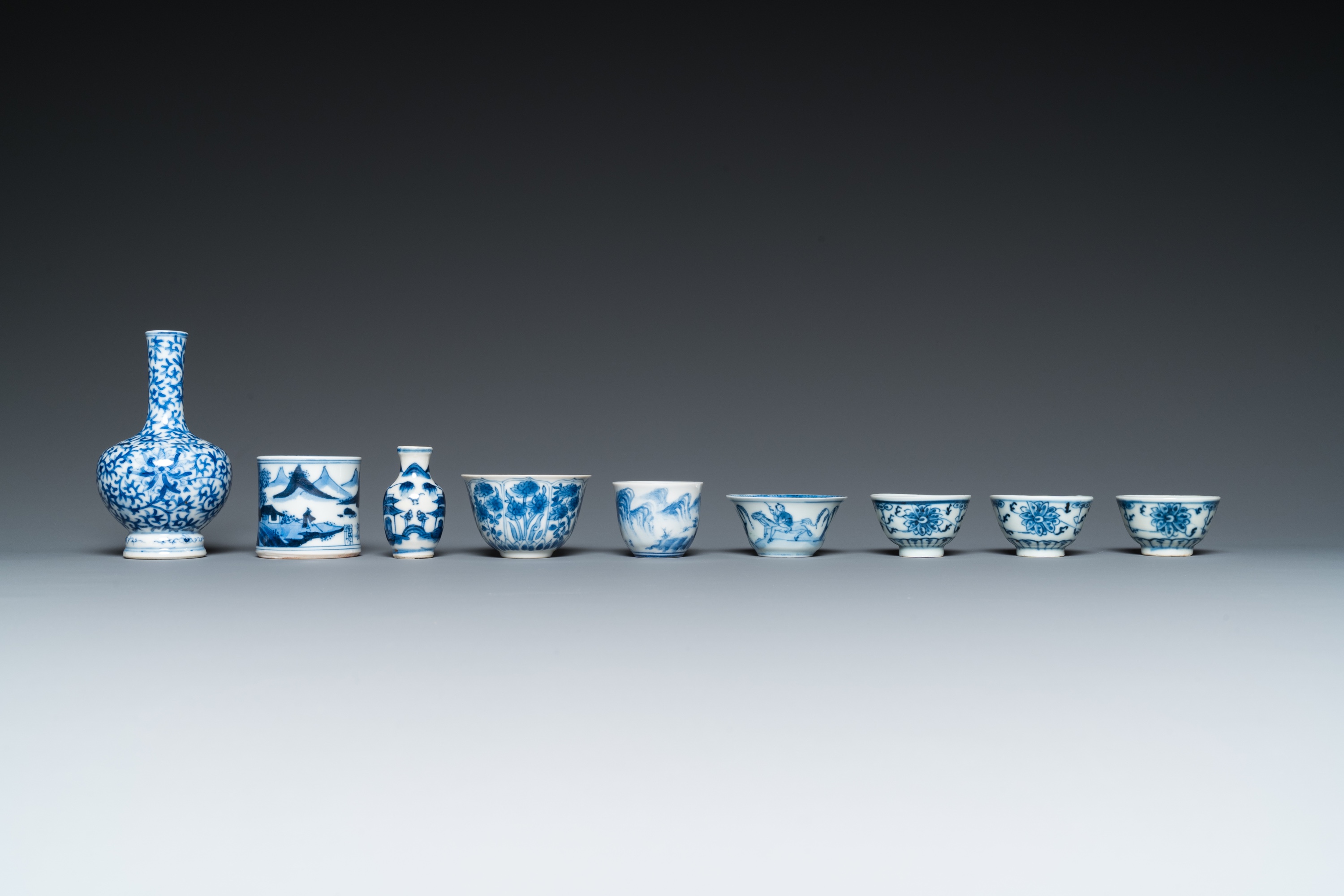 A varied collection of Chinese blue and white porcelain, Kangxi and later - Image 4 of 9