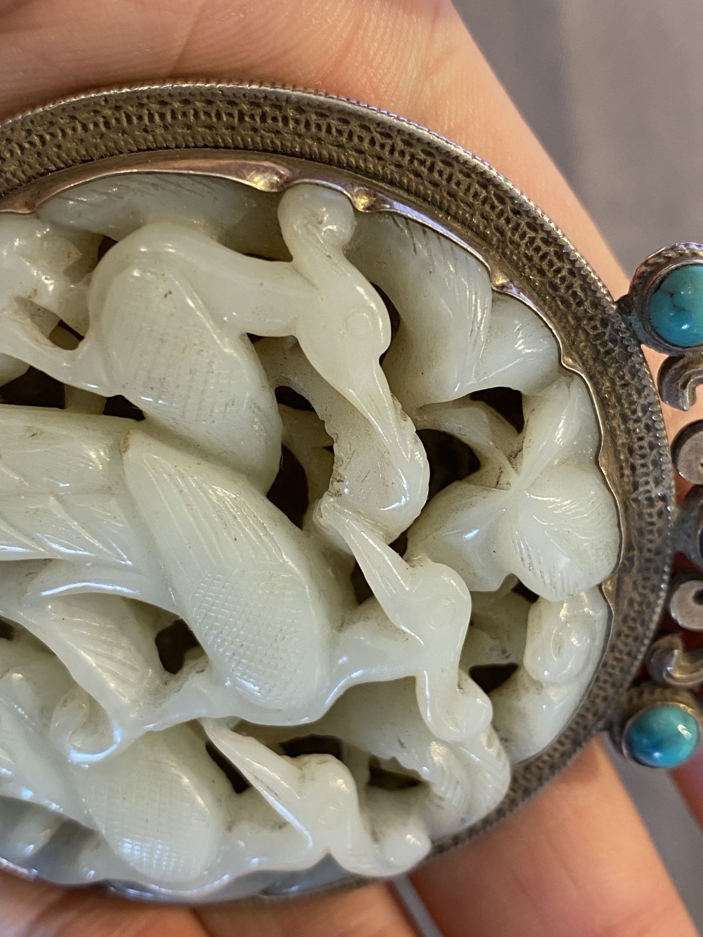 A Chinese reticulated jade 'three peacocks' carving in silver pendant, Qing - Image 10 of 11
