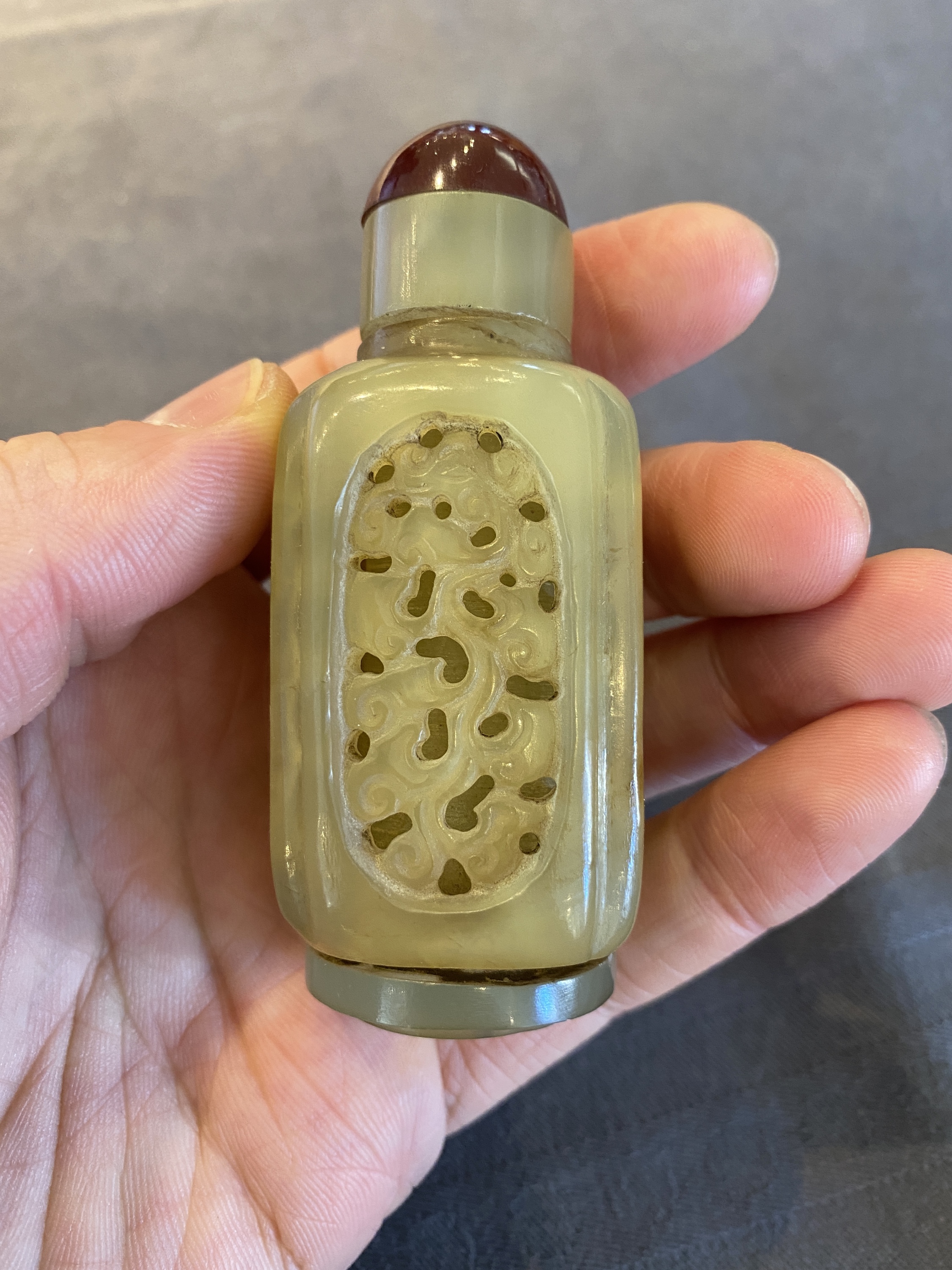 A Chinese reticulated and movable celadon jade snuff bottle, Qing - Image 9 of 11