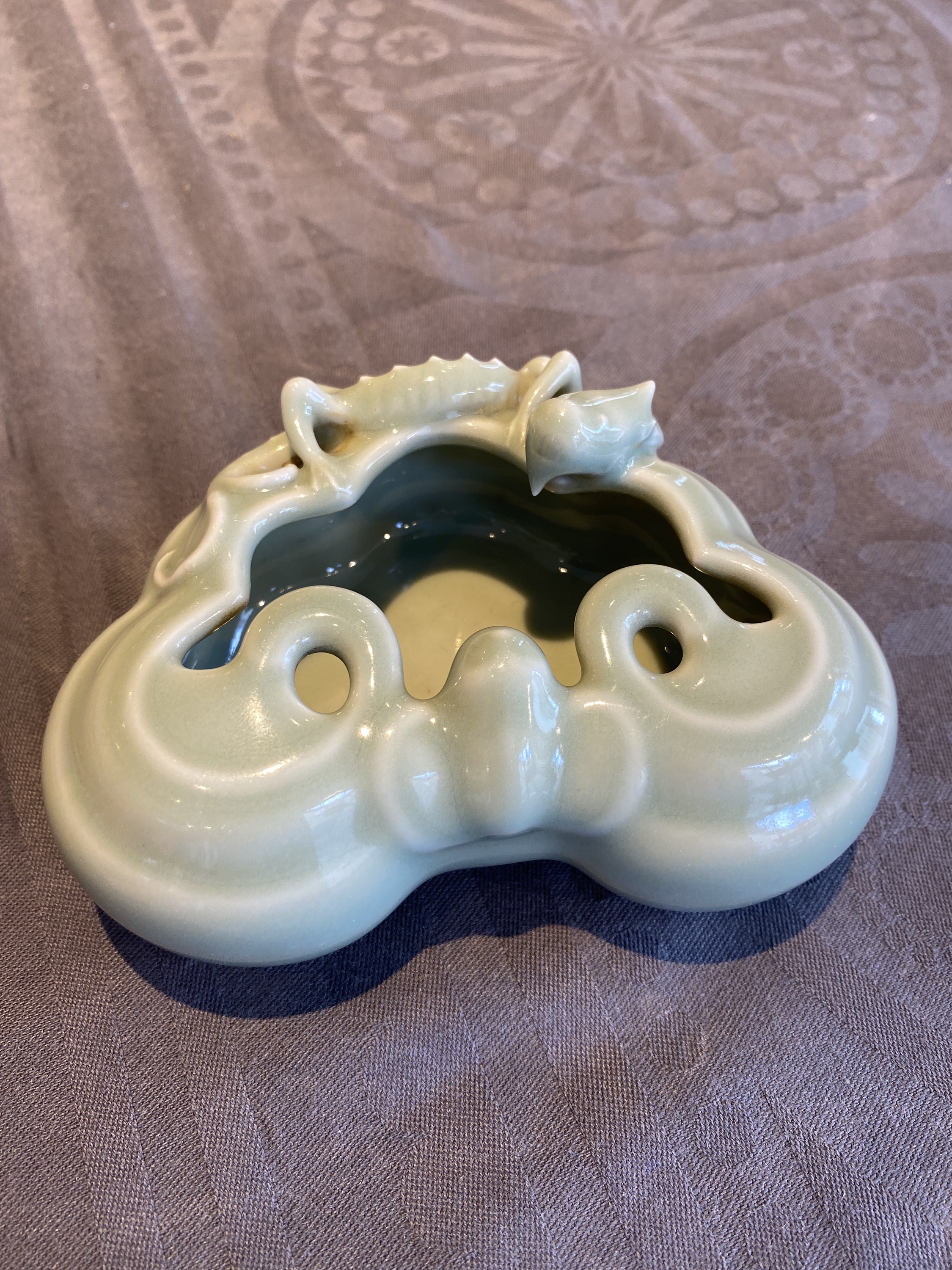 A Chinese celadon-glazed 'lingzhi' brush washer, Qianlong mark, 19/20th C. - Image 9 of 15