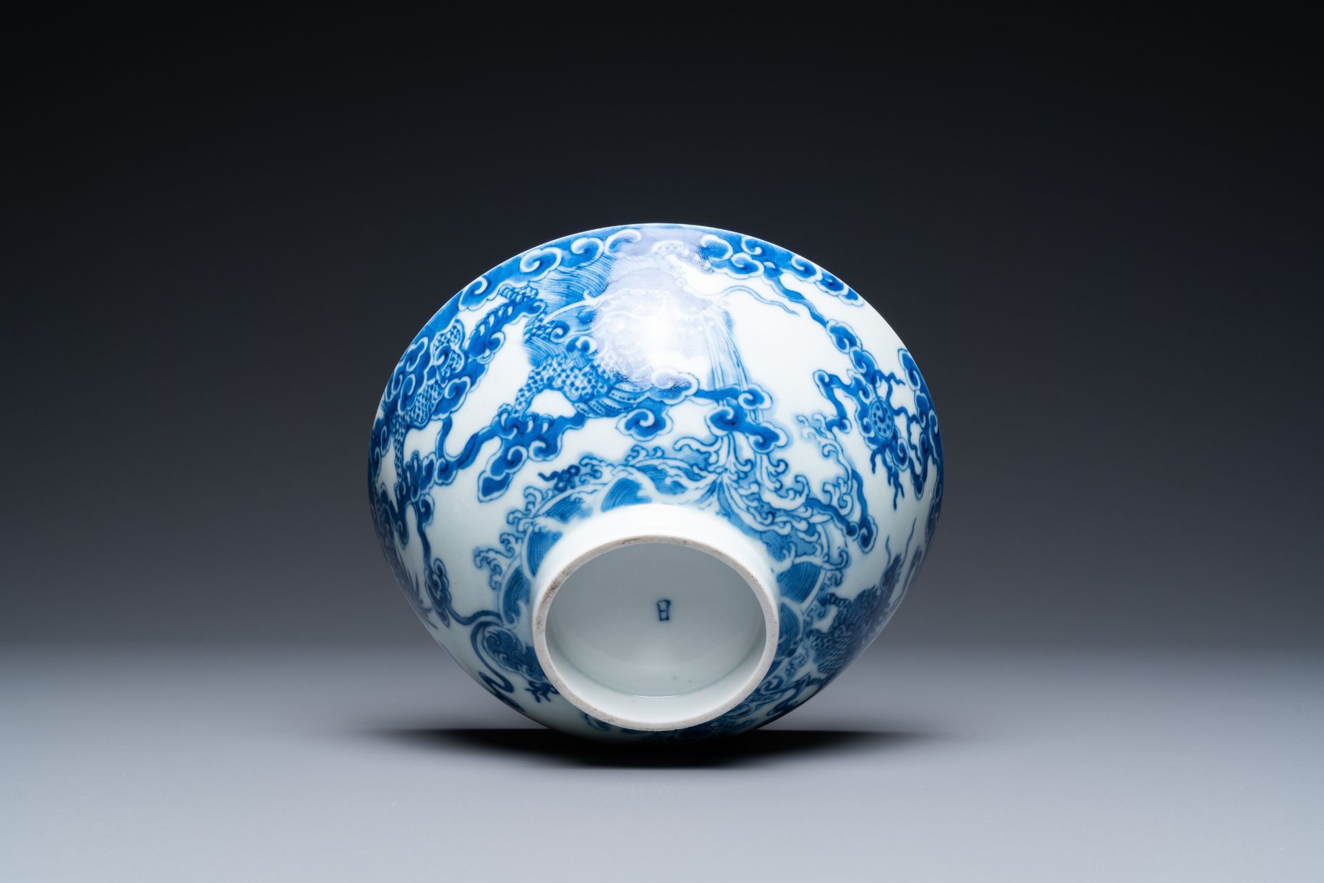 A Chinese blue and white 'Bleu de Hue' bowl for the Vietnamese market, reign of Tu Duc, late 19th C. - Image 7 of 13