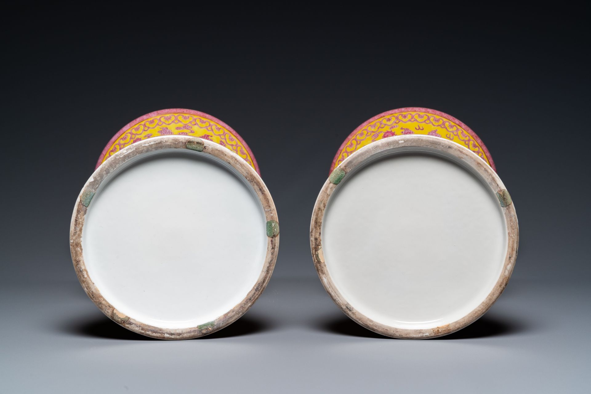 A pair of Chinese puce-enamelled yellow-ground 'gu' vases with dragons, Jia Xu Nian Zhi ____ mark, d - Bild 6 aus 46