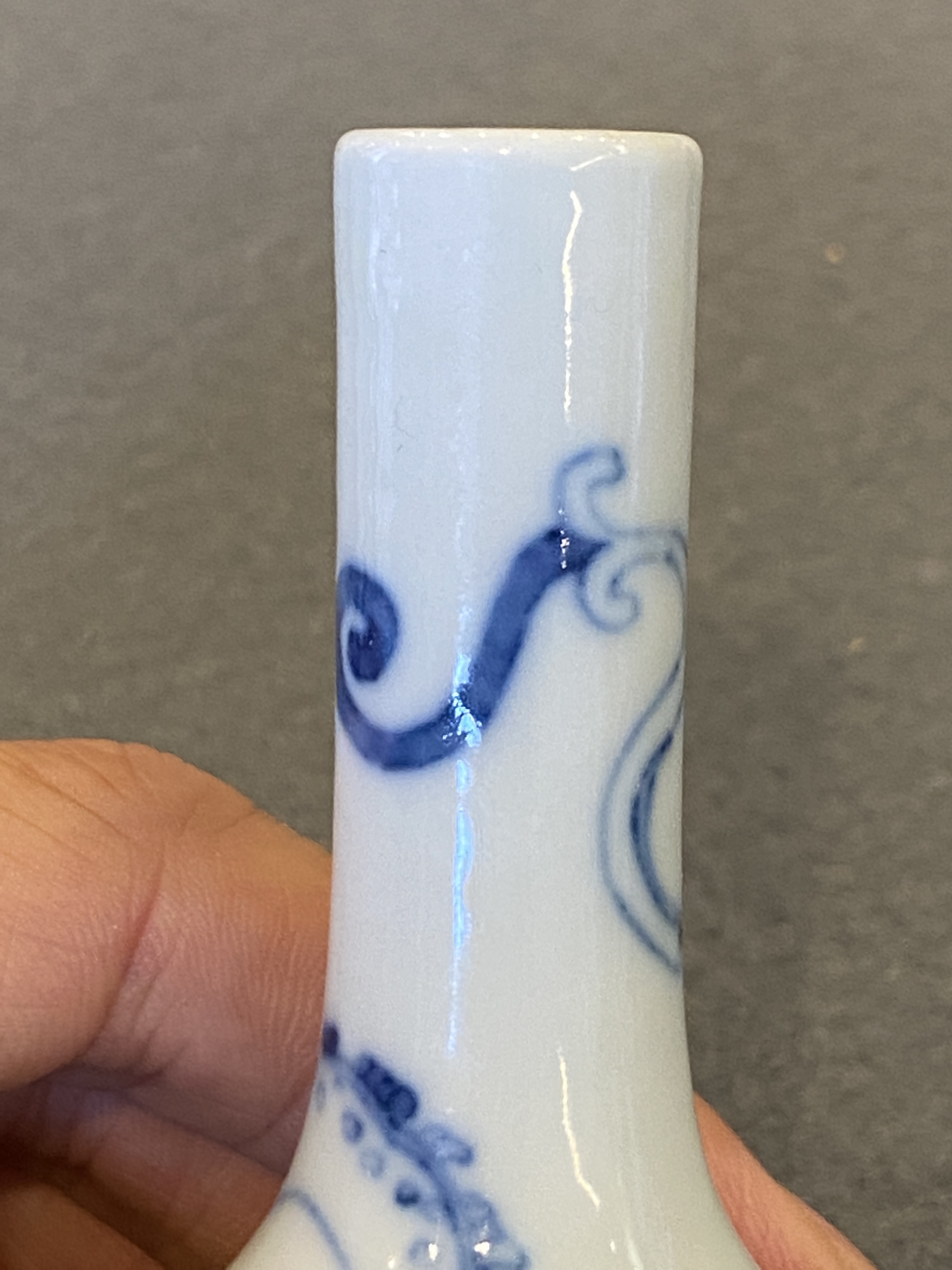 A small Chinese blue and white 'dragon' bottle vase, Yongzheng mark and possibly of the period - Image 20 of 29