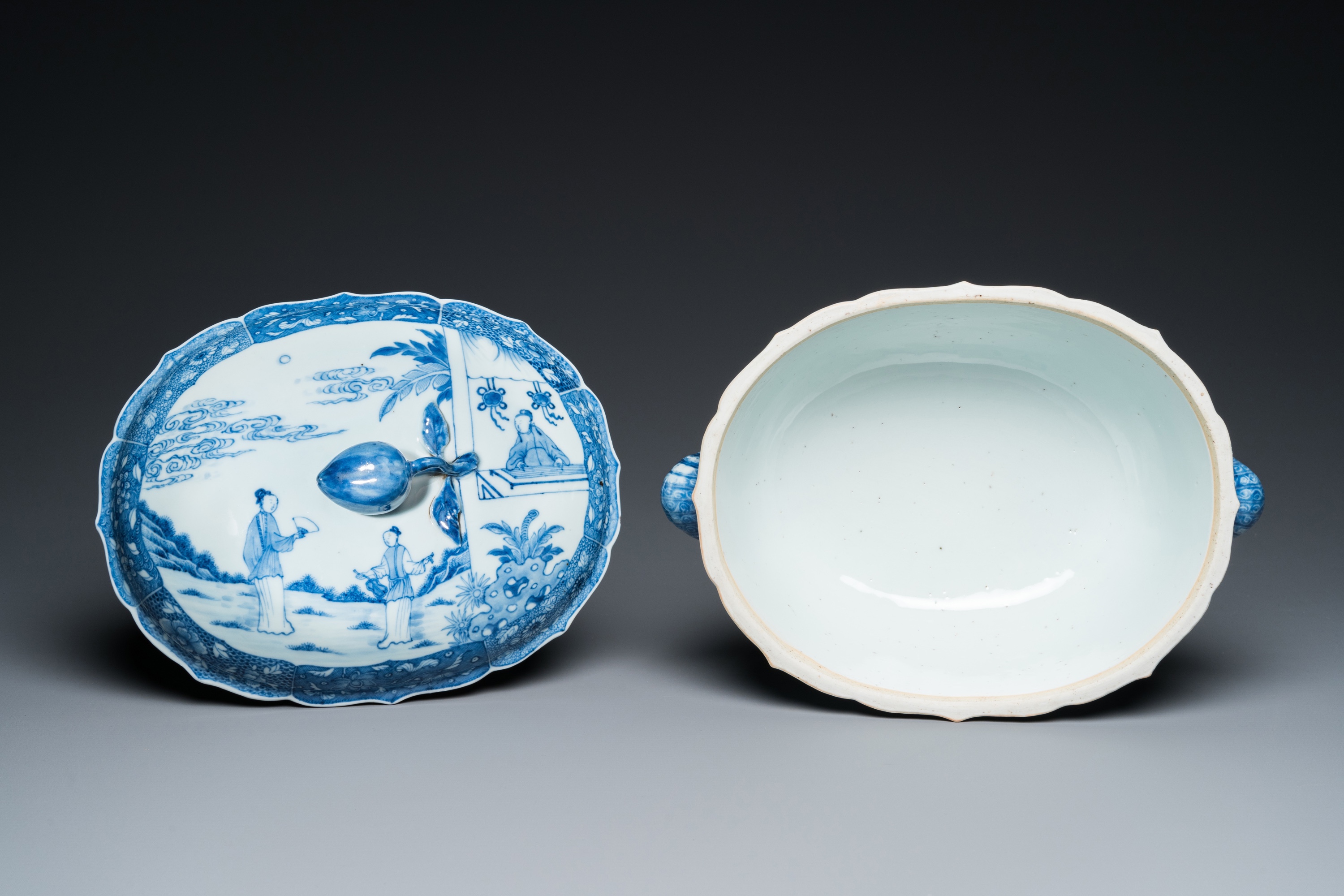 A large Chinese blue and white 'Xi Xiang Ji' tureen and cover on stand, Qianlong - Image 9 of 10