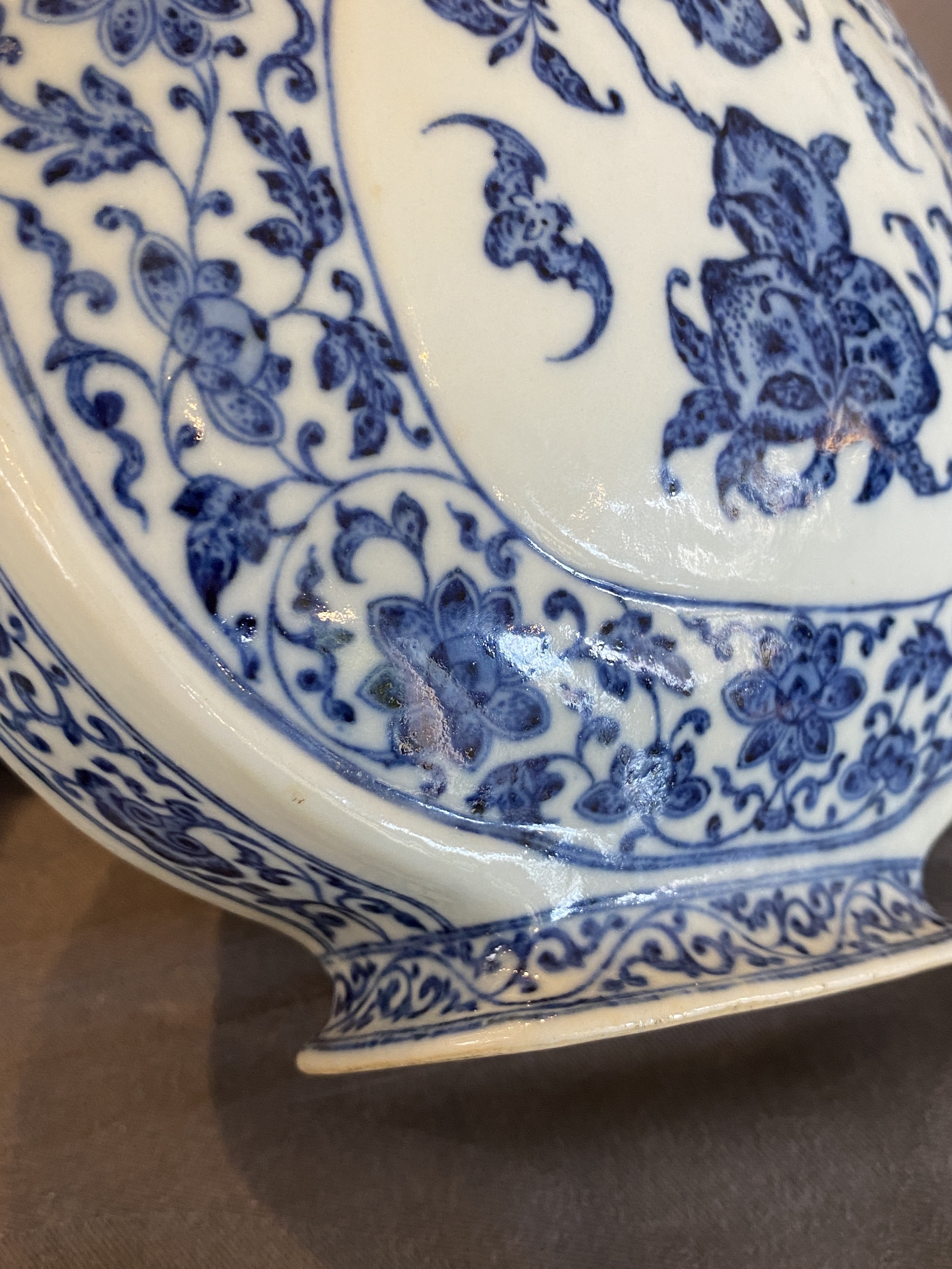 A Chinese blue and white Ming-style 'peaches' moonflask or 'bianhu', Jiaqing mark and of the period - Image 17 of 25