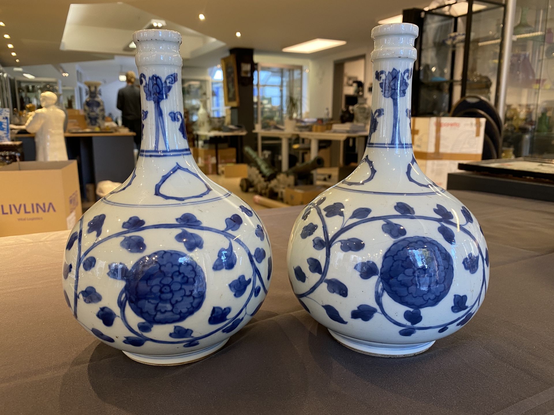 A pair of Chinese blue and white 'peony scroll' pharmacy bottles, Kangxi - Image 7 of 20