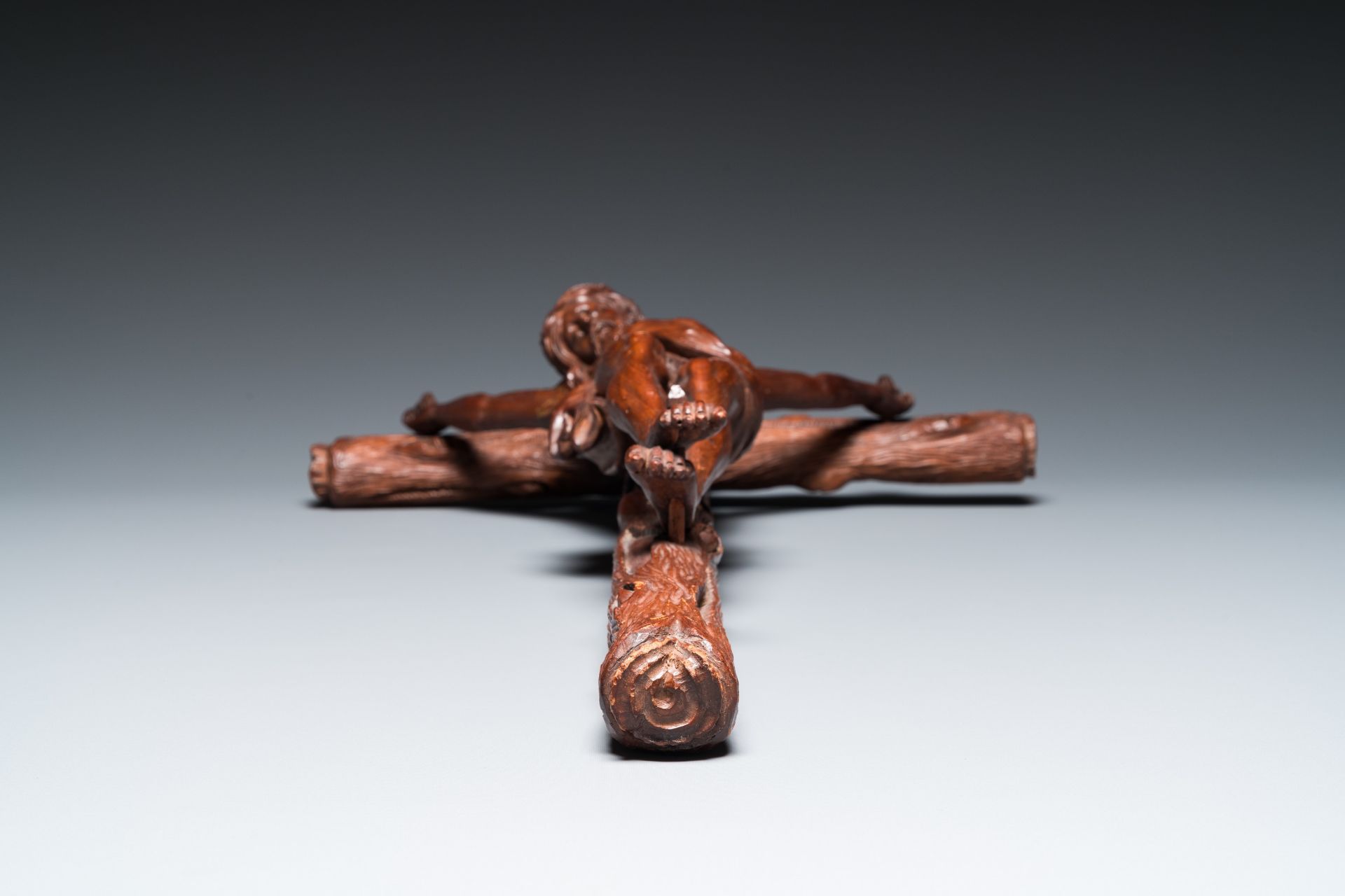 A naturalistically carved wooden crucifix with corpus, probably Germany, late 18th C. - Image 5 of 6