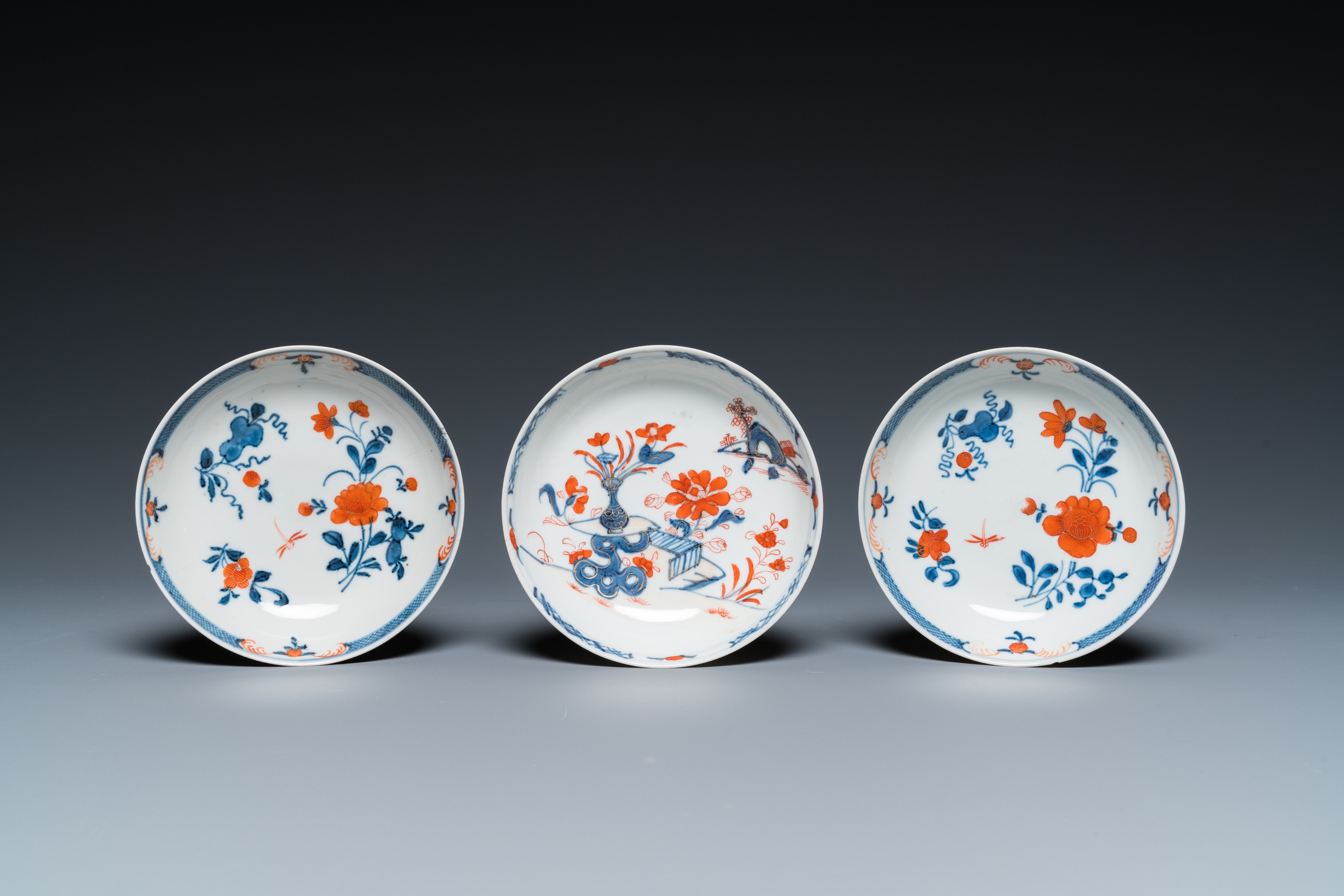 15 Chinese blue and white and Imari-style dishes and a teapot, Kangxi and later - Image 8 of 15