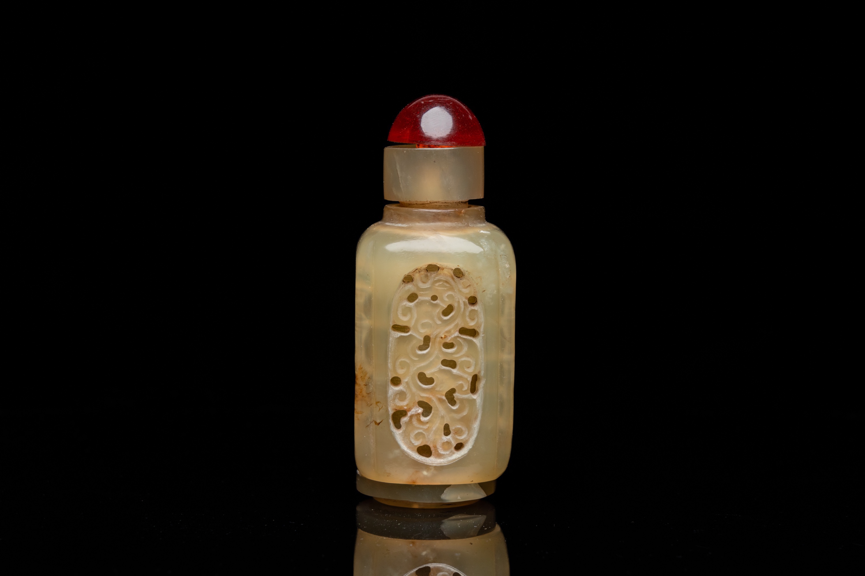 A Chinese reticulated and movable celadon jade snuff bottle, Qing - Image 2 of 11