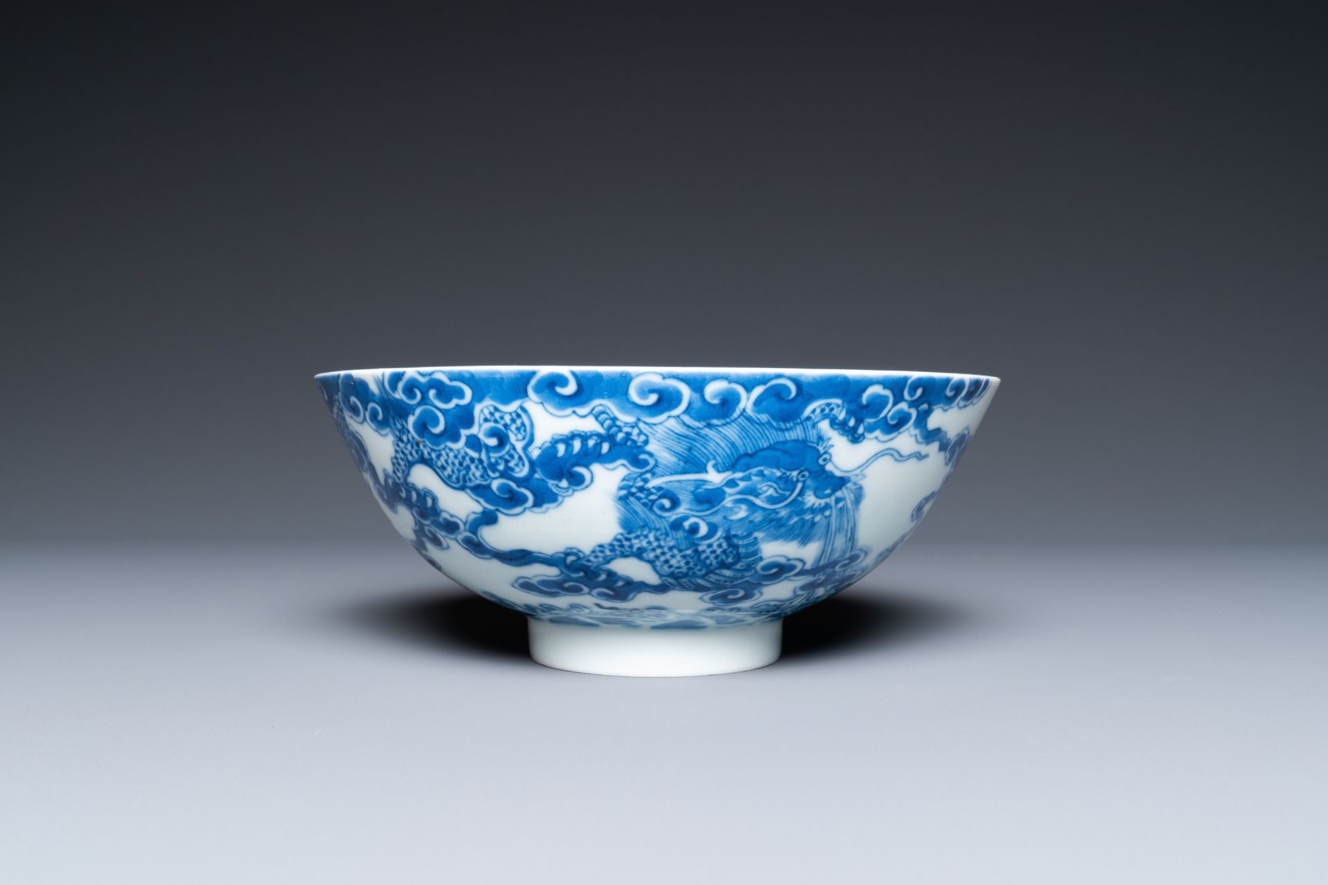 A Chinese blue and white 'Bleu de Hue' bowl for the Vietnamese market, reign of Tu Duc, late 19th C. - Image 3 of 13