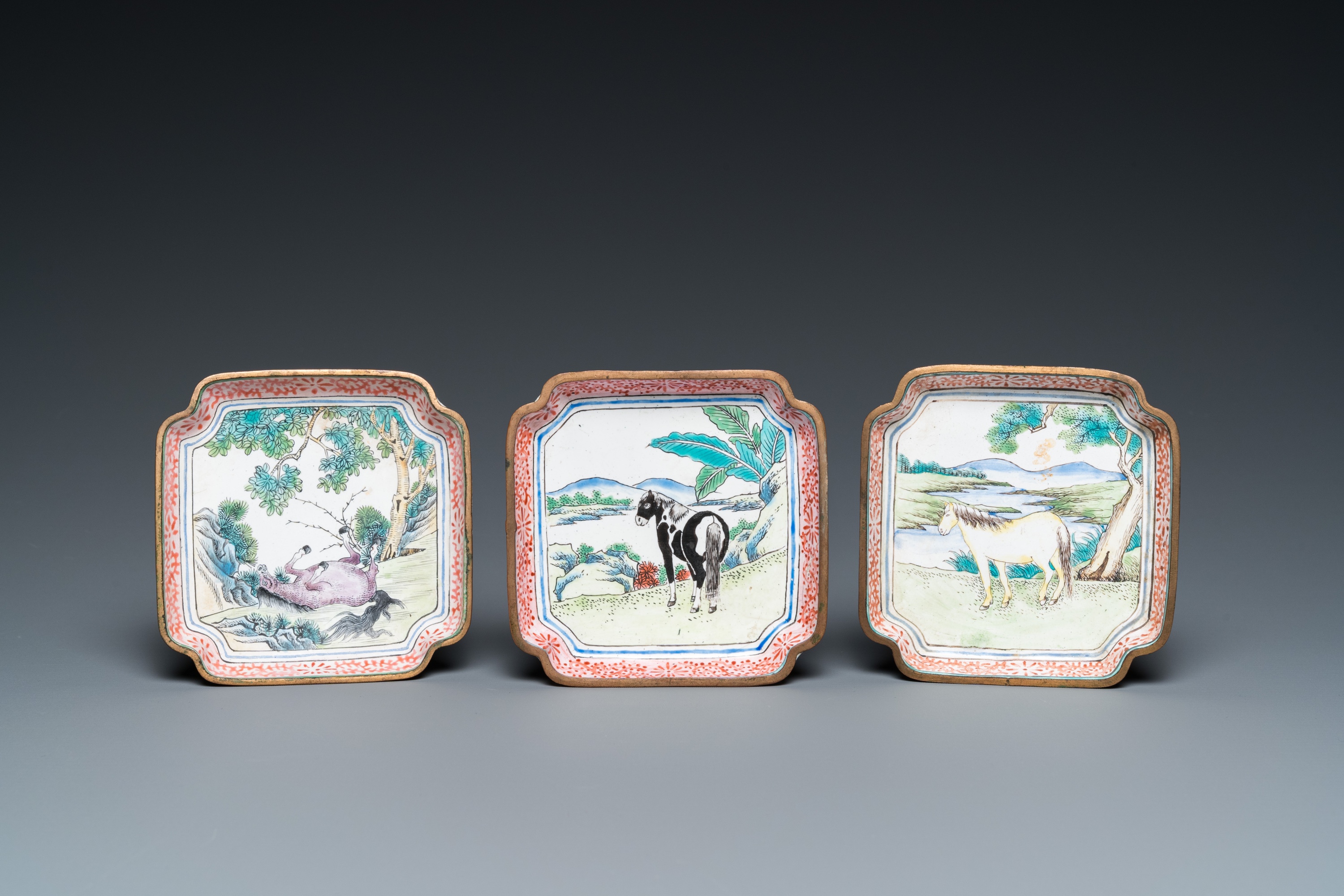A Chinese Canton enamel tea caddy and four small dishes, 19th C. - Image 11 of 12