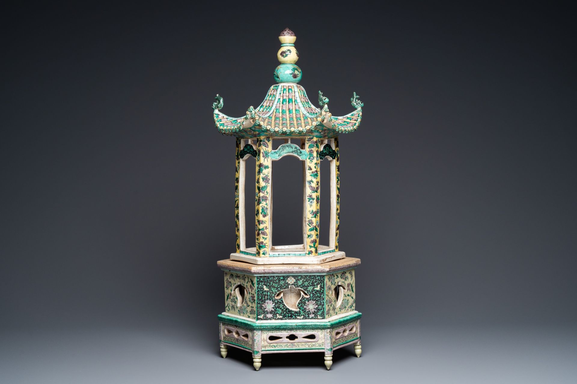 A rare Chinese verte biscuit pagoda on stand, 19th C. - Image 3 of 9
