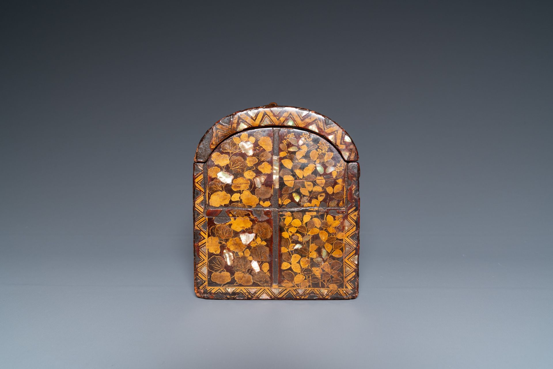 A Japanese tortoise-veneered and mother of pearl-inlaid wooden 'Namban' coffer, Momoyama or Edo, 16/ - Image 3 of 8