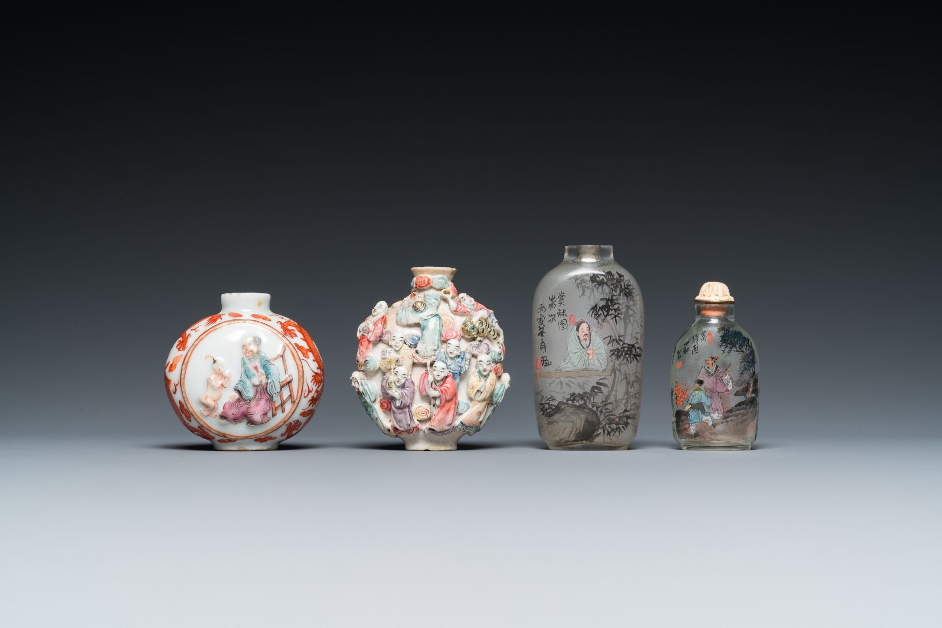 Four Chinese famille rose and inside-painted glass snuff bottles, 19/20th C. - Image 4 of 7