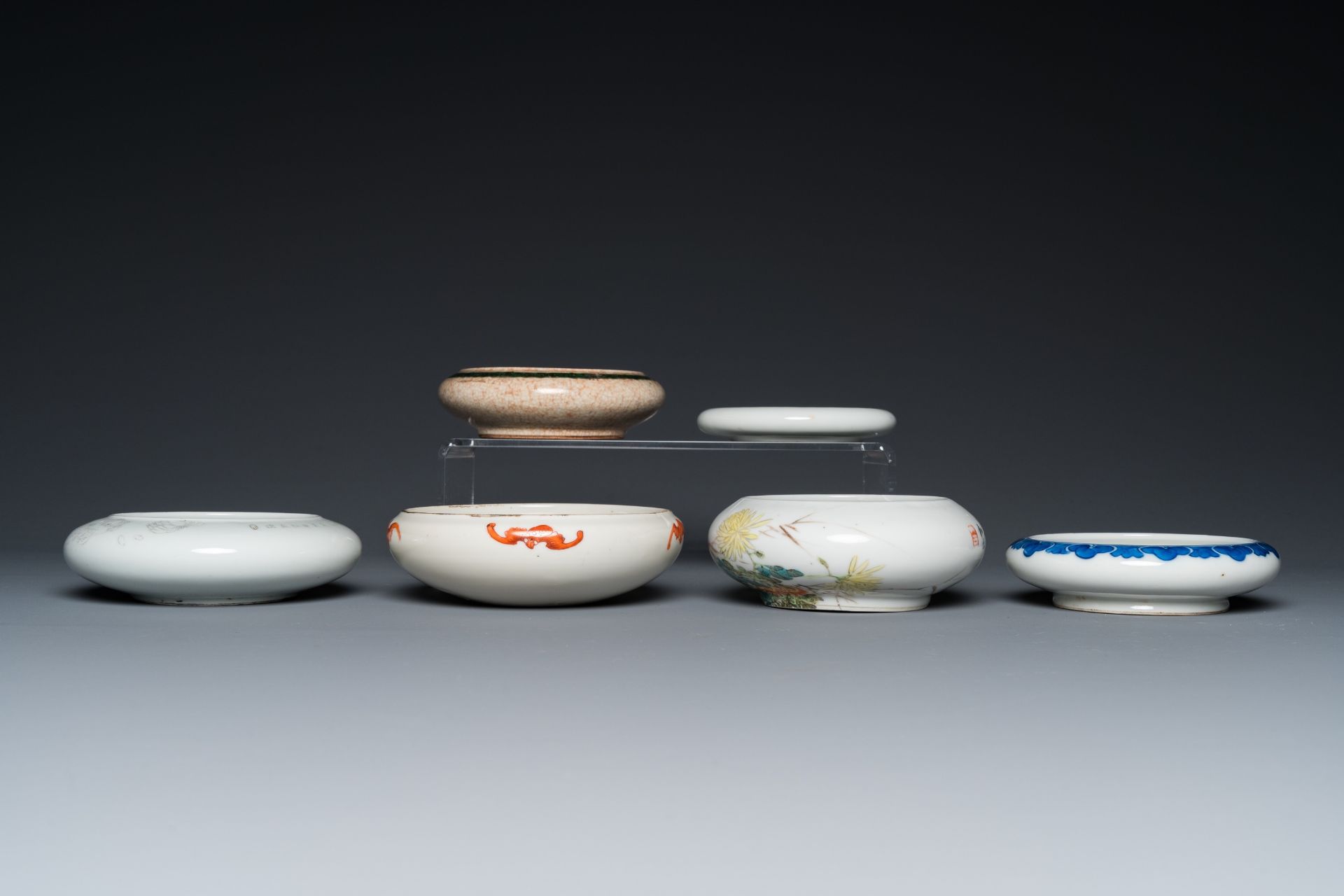 Six Chinese porcelain brush washers, 19/20th C. - Image 3 of 9