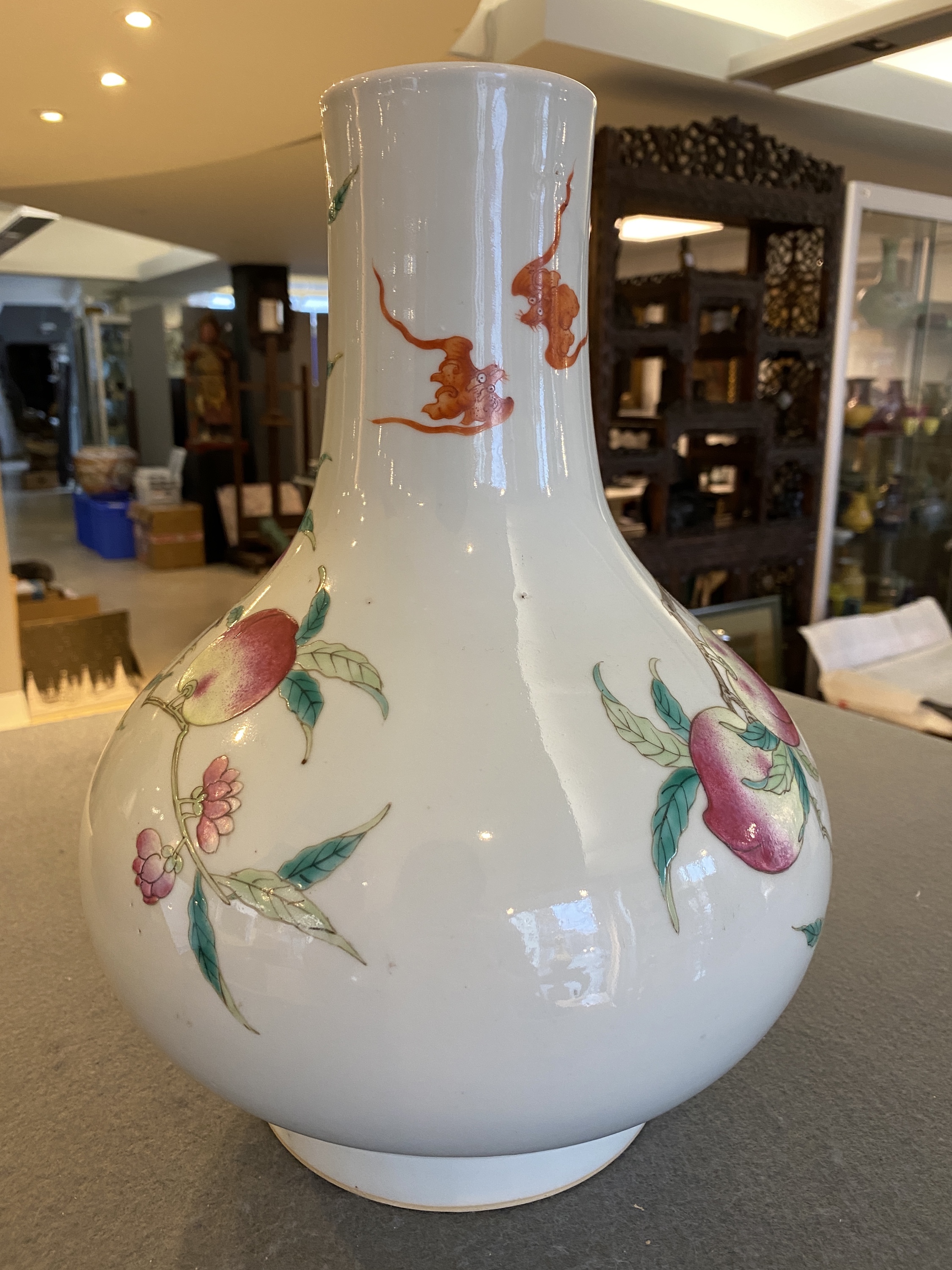 A Chinese famille rose 'nine peaches' bottle vase, 19th C. - Image 9 of 18