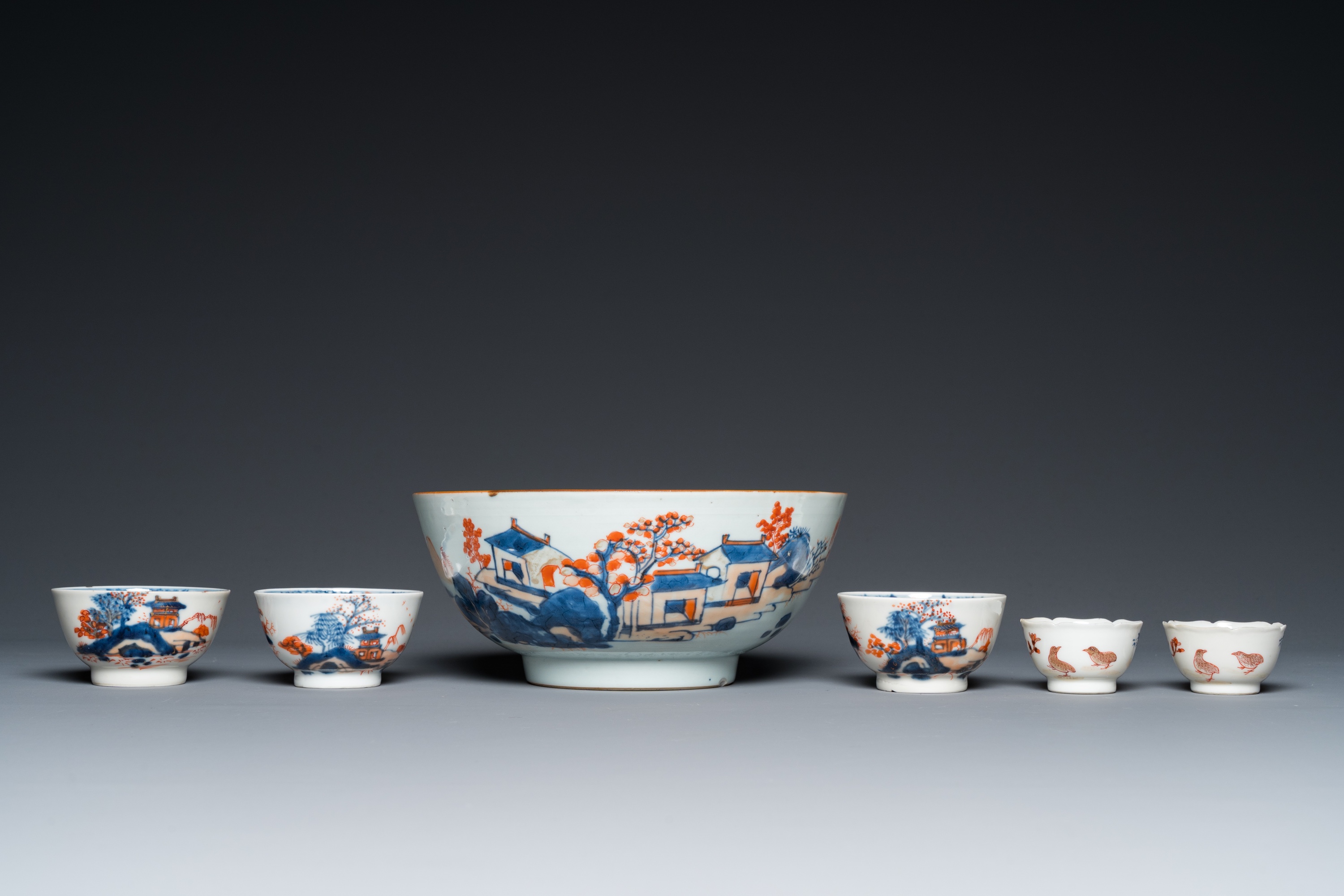 An extensive collection of mostly blue and white Chinese porcelain, Kangxi and later - Image 12 of 17