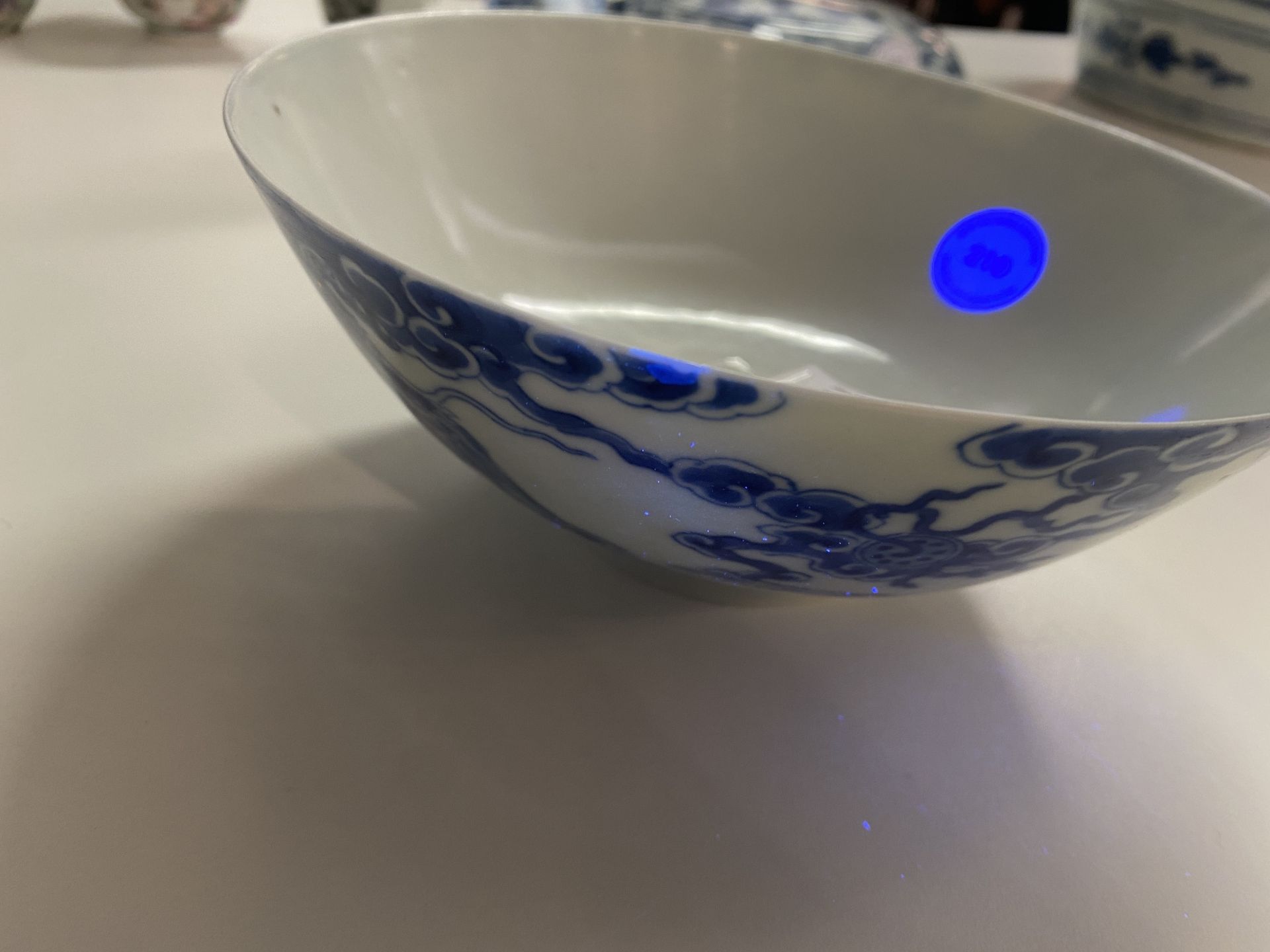 A Chinese blue and white 'Bleu de Hue' bowl for the Vietnamese market, reign of Tu Duc, late 19th C. - Image 11 of 13