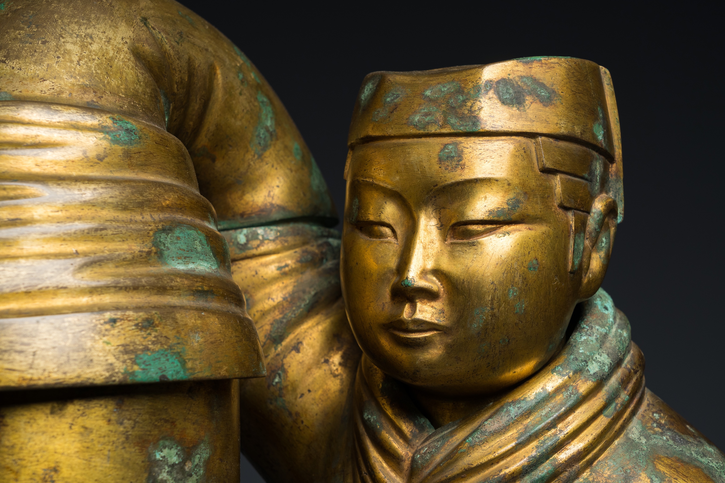 A large Chinese gilt bronze oil lamp in the shape of a kneeling figure, after a Han Dynasty example - Image 9 of 25