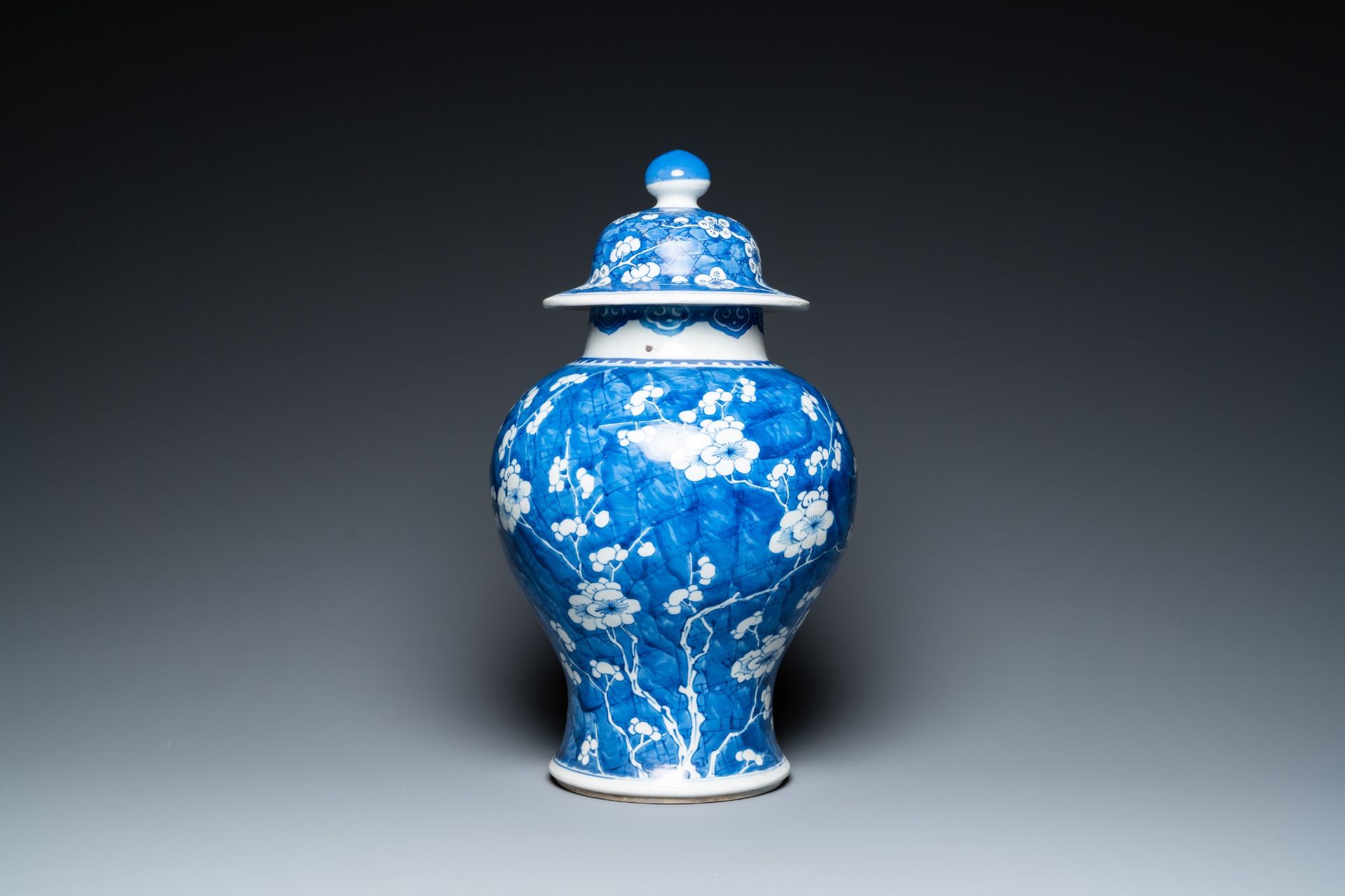 A Chinese blue and white 'prunus on cracked ice' vase and cover, Kangxi - Image 4 of 29