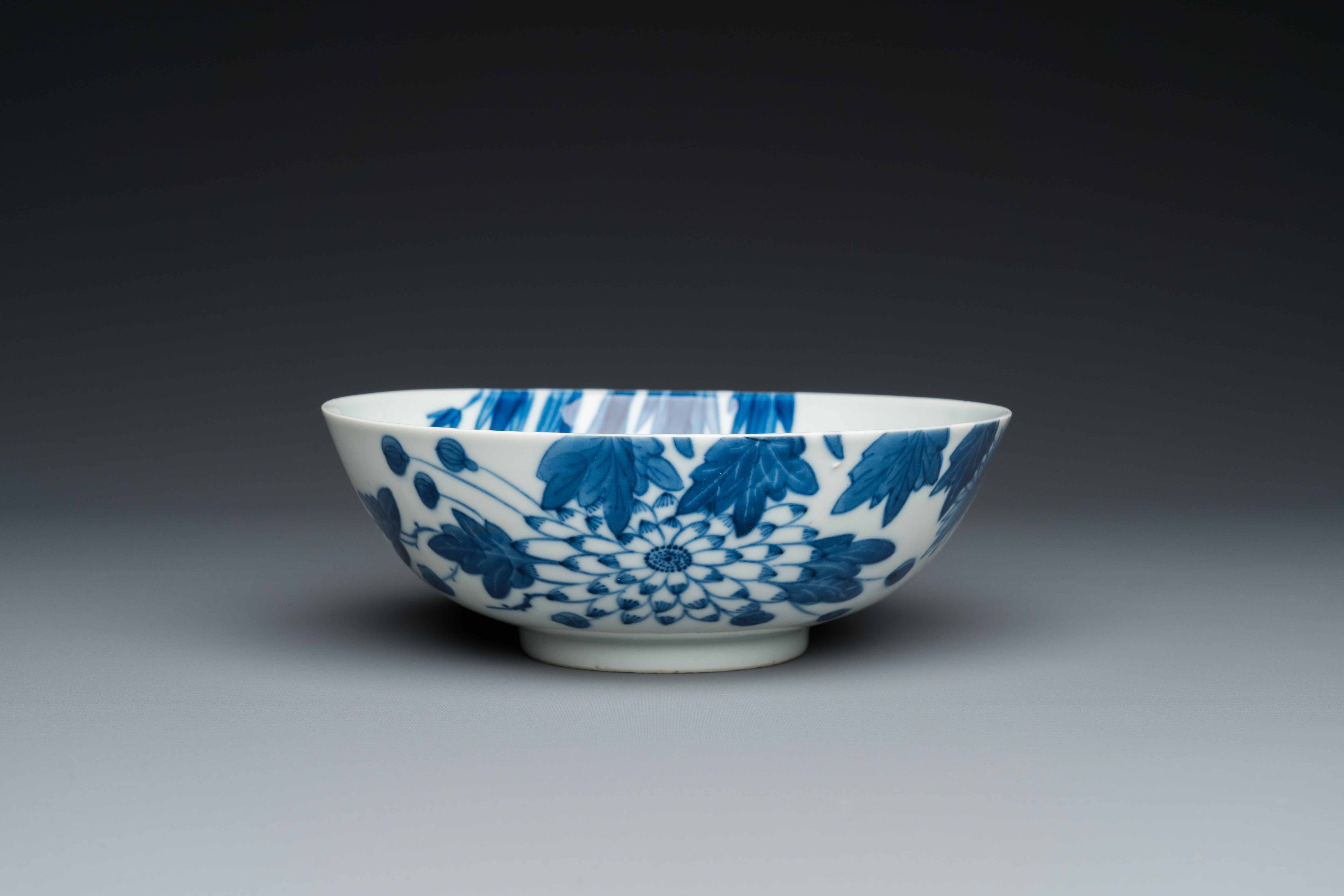 A Chinese blue and white 'Bleu de Hue' bowl for the Vietnamese market, Nh__c th‰m tr‰n tˆng mark ___