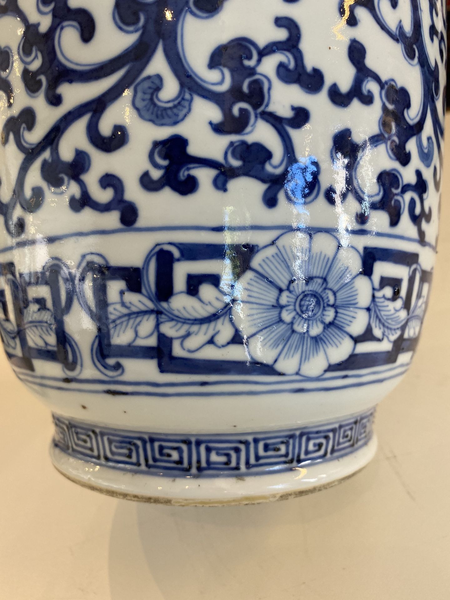 A pair of Chinese blue and white 'phoenix' vases, Kangxi mark, 19th C. - Image 27 of 30