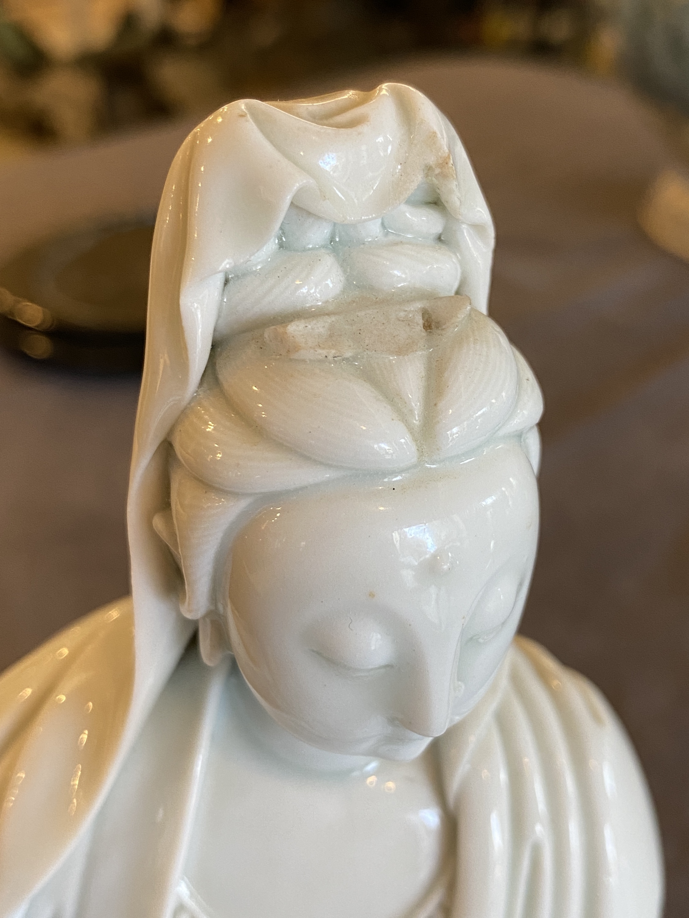 A Chinese Dehua blanc de Chine figure of Guanyin, He Zhang Yong Yin ____ mark, Kangxi - Image 16 of 34