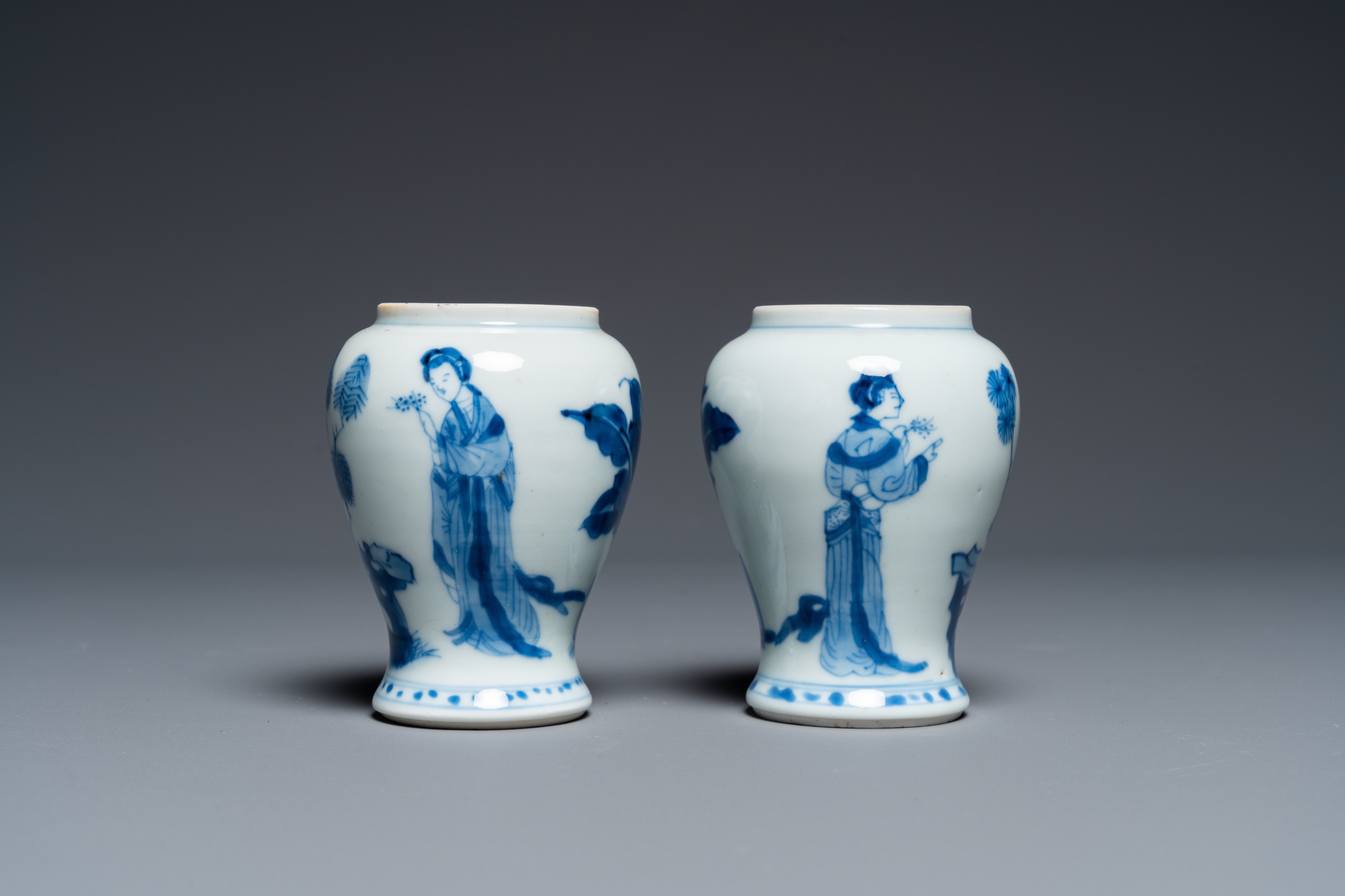 A pair of Chinese blue and white small vases with ladies, Kangxi - Image 3 of 15