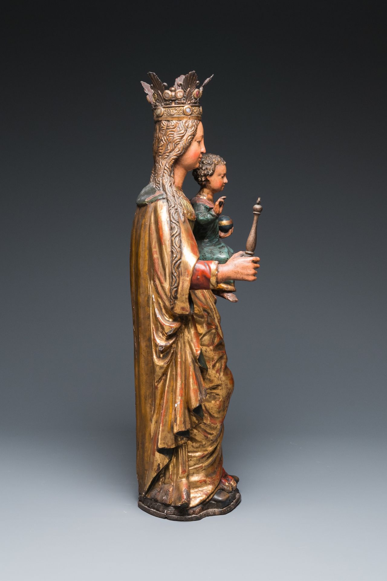 A large Flemish polychromed wood sculpture of the Virgin with Child, 16/17th C. - Image 3 of 7