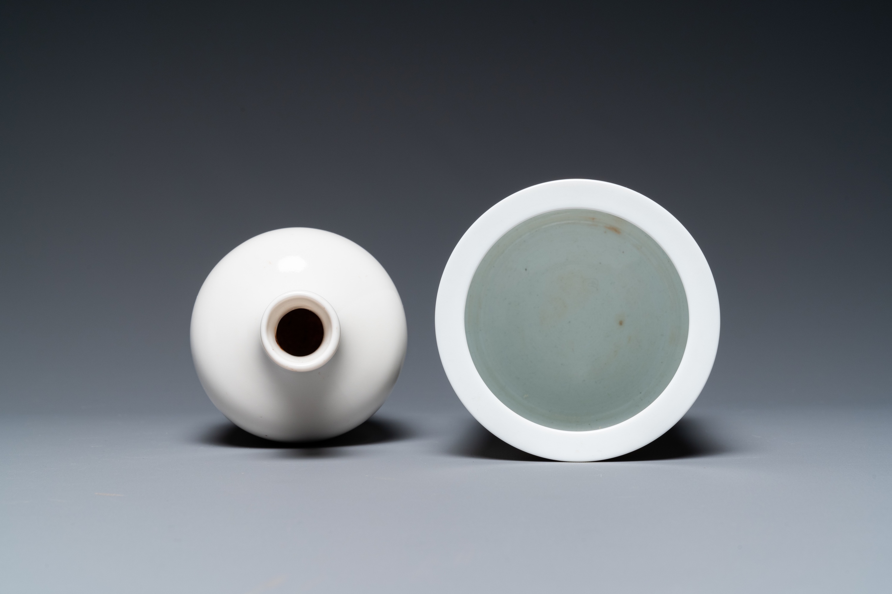 Four Chinese porcelain wares with Cultural Revolution design - Image 8 of 26