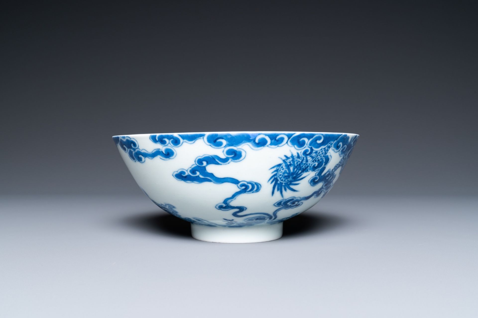A Chinese blue and white 'Bleu de Hue' bowl for the Vietnamese market, reign of Tu Duc, late 19th C. - Image 4 of 13