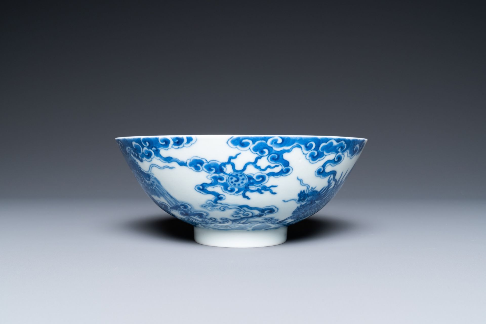 A Chinese blue and white 'Bleu de Hue' bowl for the Vietnamese market, reign of Tu Duc, late 19th C. - Image 2 of 13