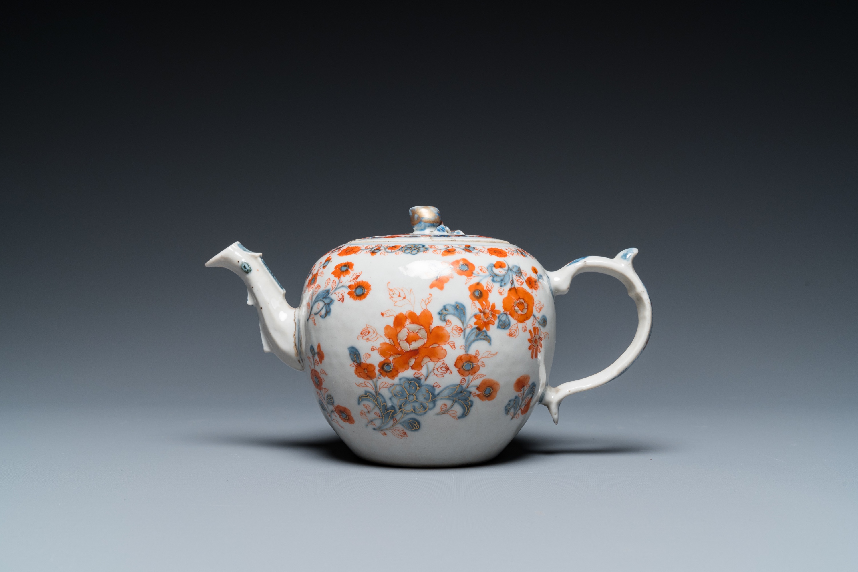 15 Chinese blue and white and Imari-style dishes and a teapot, Kangxi and later - Image 10 of 15