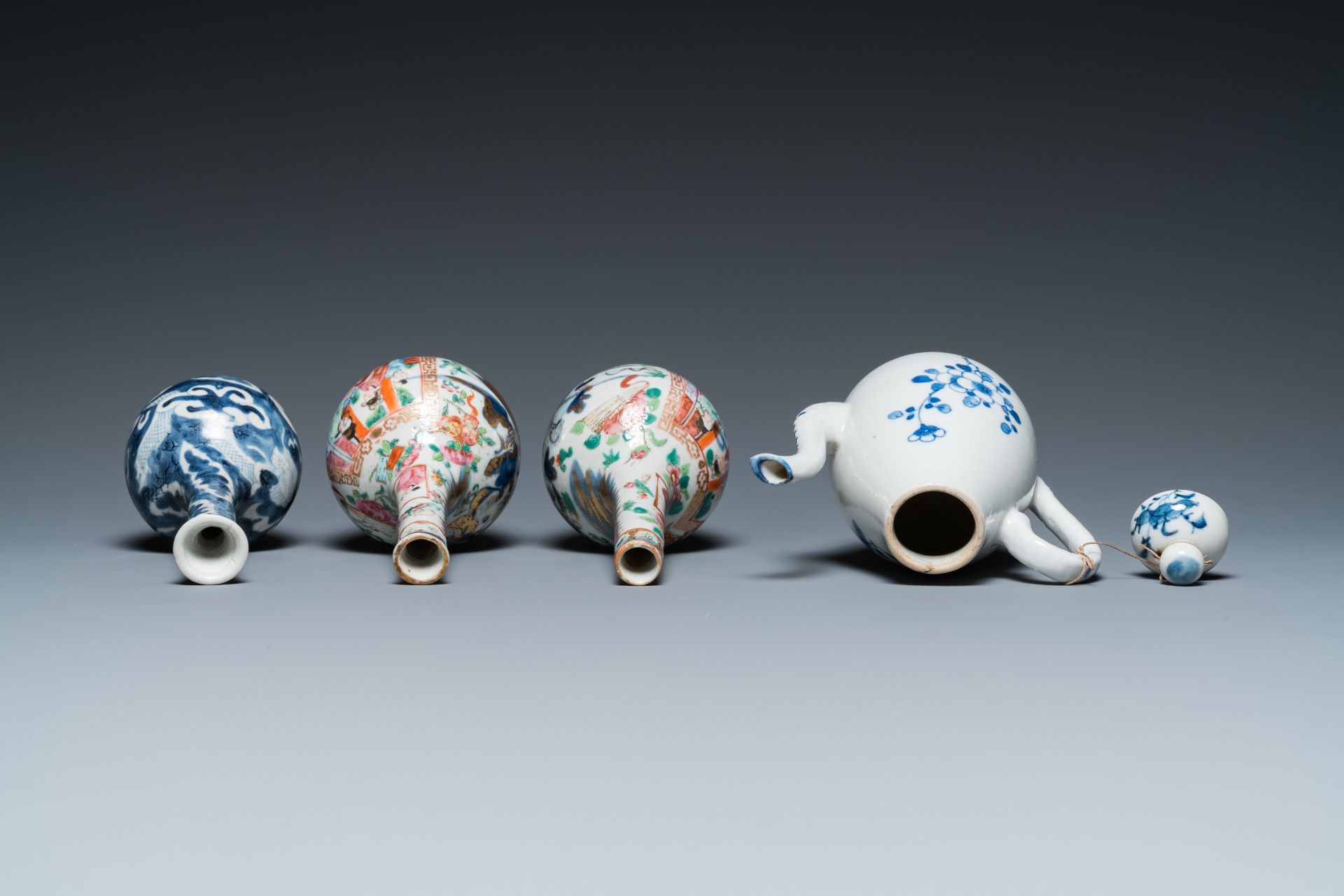 Four Chinese famille rose vases, a bat-shaped bowl and a covered jug, 19th C. - Image 12 of 19