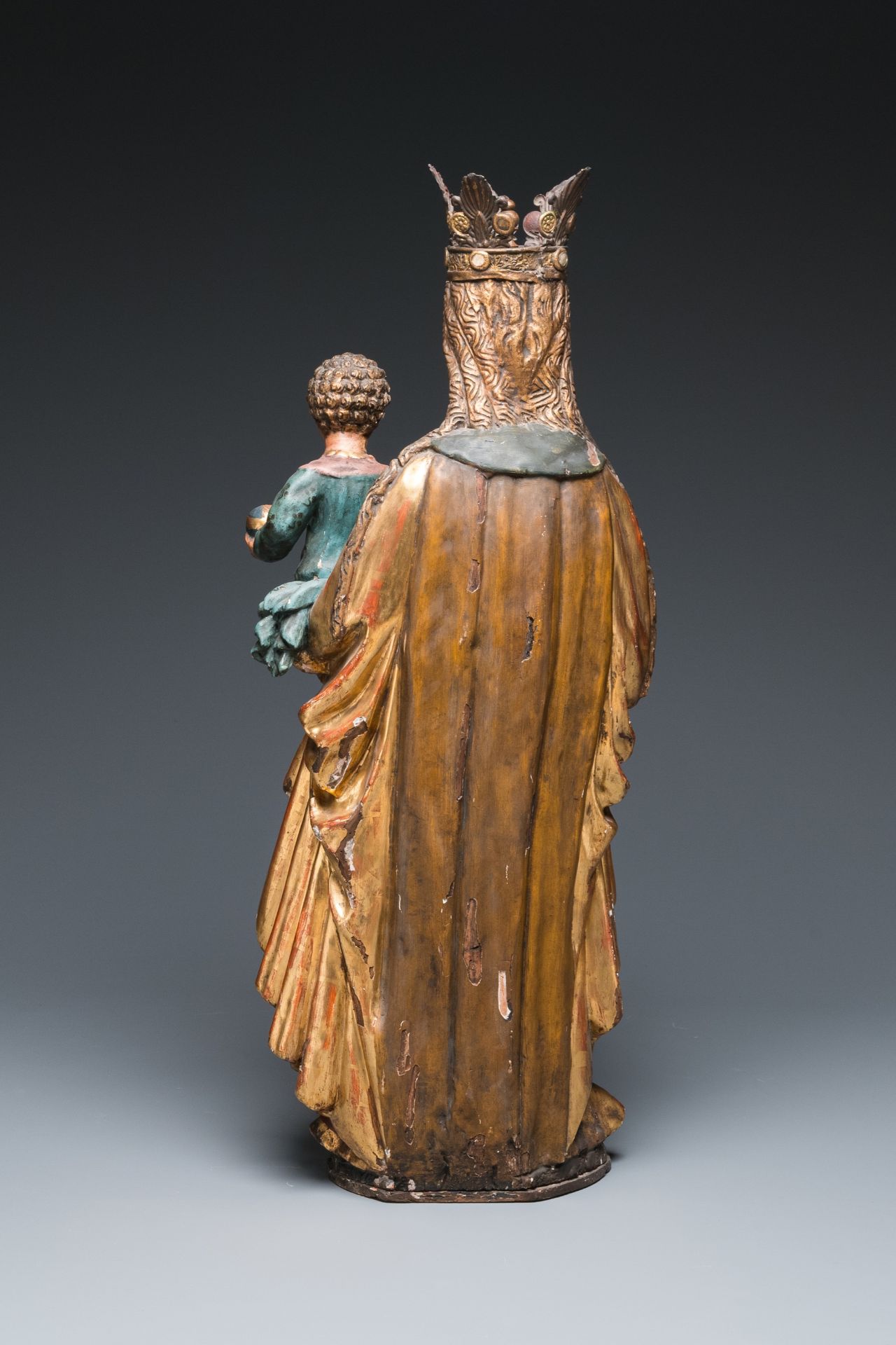 A large Flemish polychromed wood sculpture of the Virgin with Child, 16/17th C. - Image 4 of 7