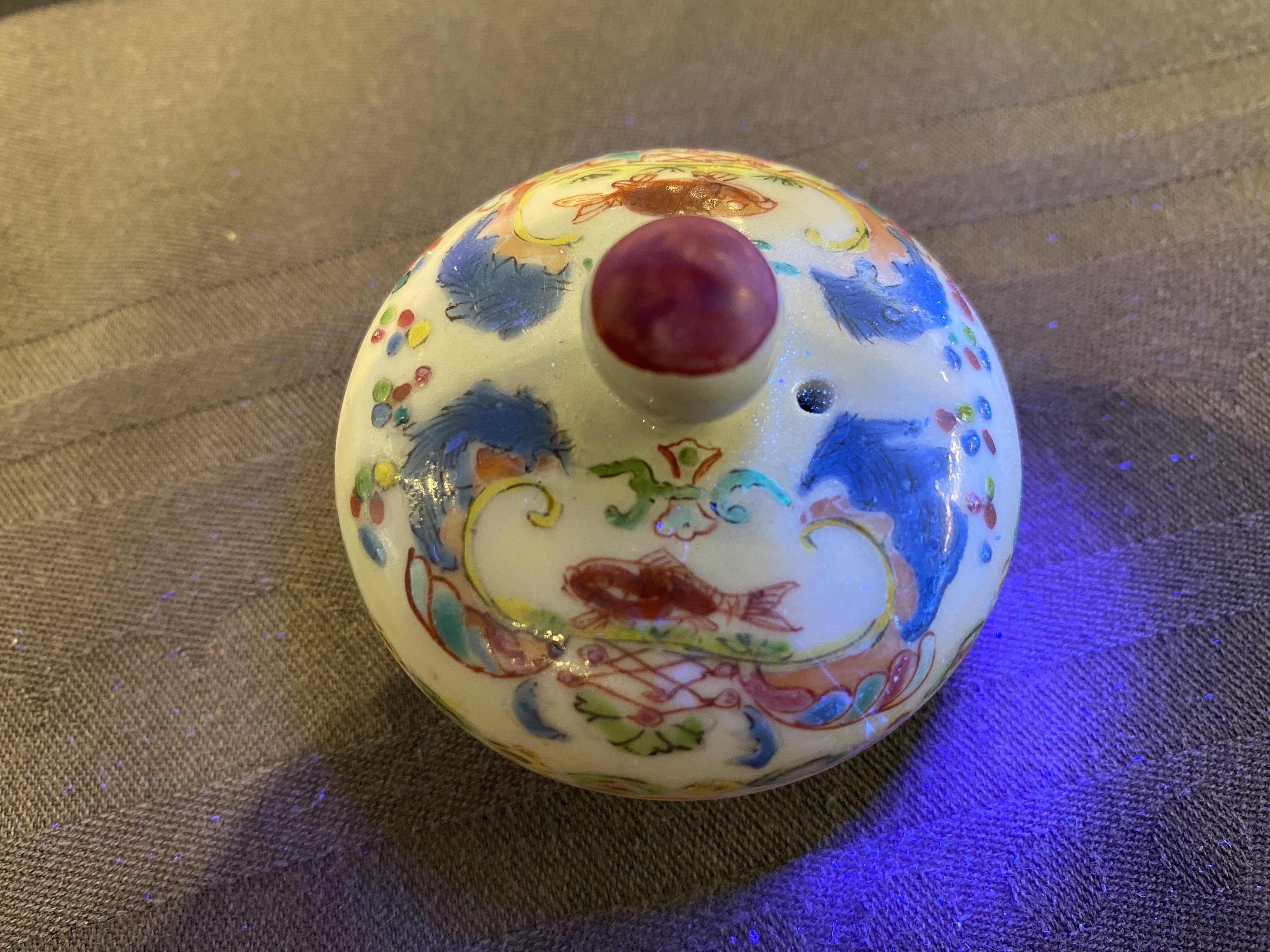 A Chinese famille rose 'Pompadour' teapot and cover, Qianlong - Image 20 of 32