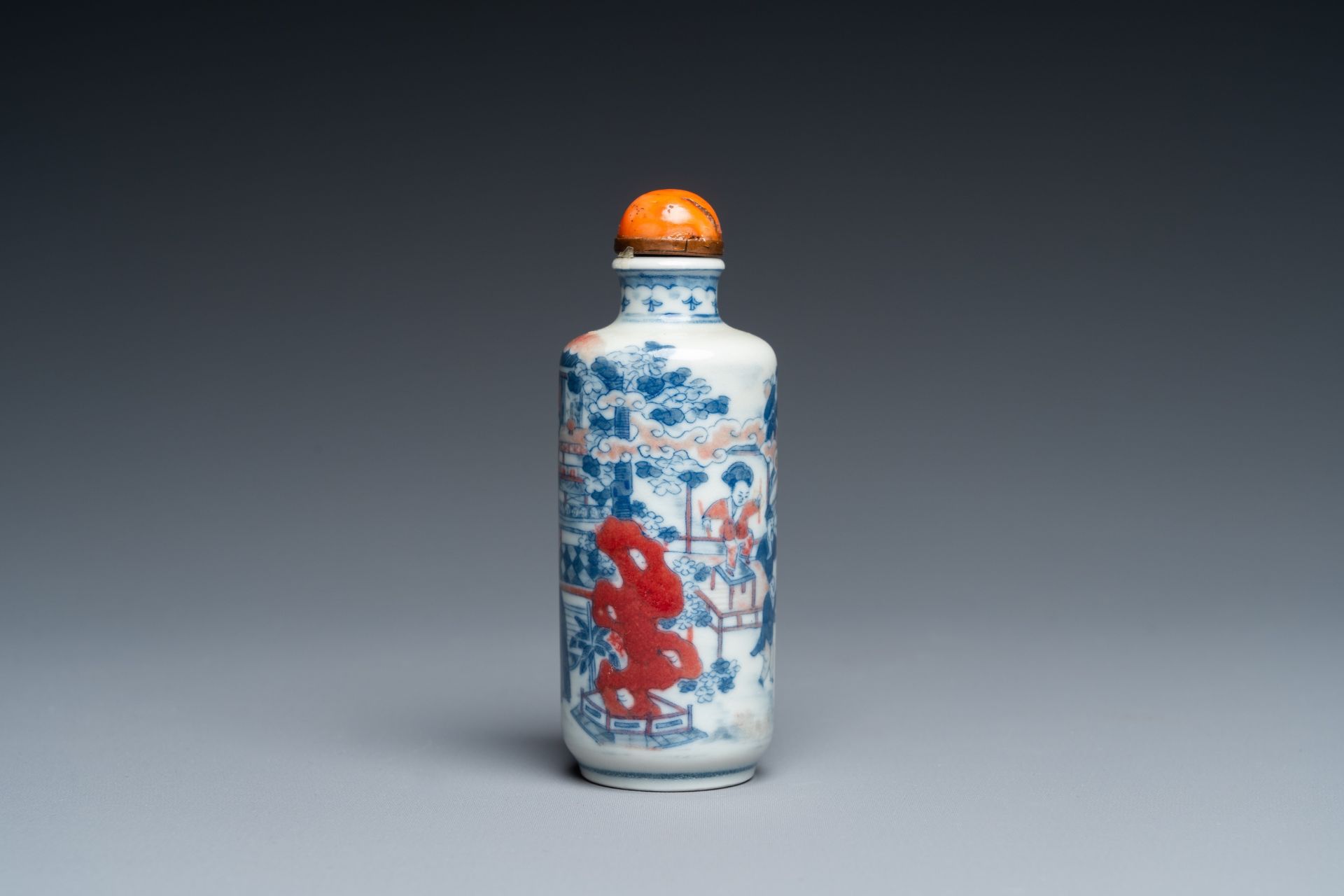 A Chinese blue, white and copper-red snuff bottle, 19th C. - Image 2 of 16