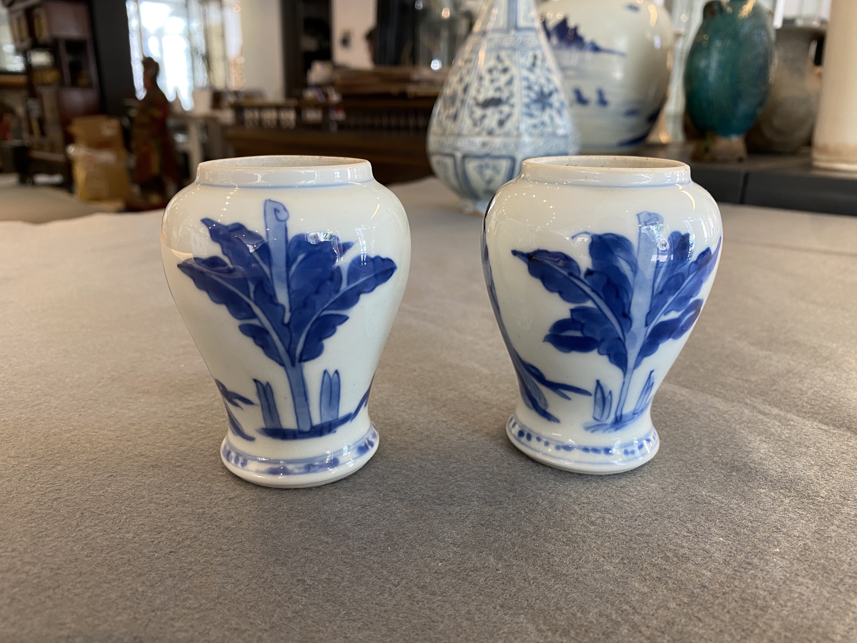 A pair of Chinese blue and white small vases with ladies, Kangxi - Image 8 of 15