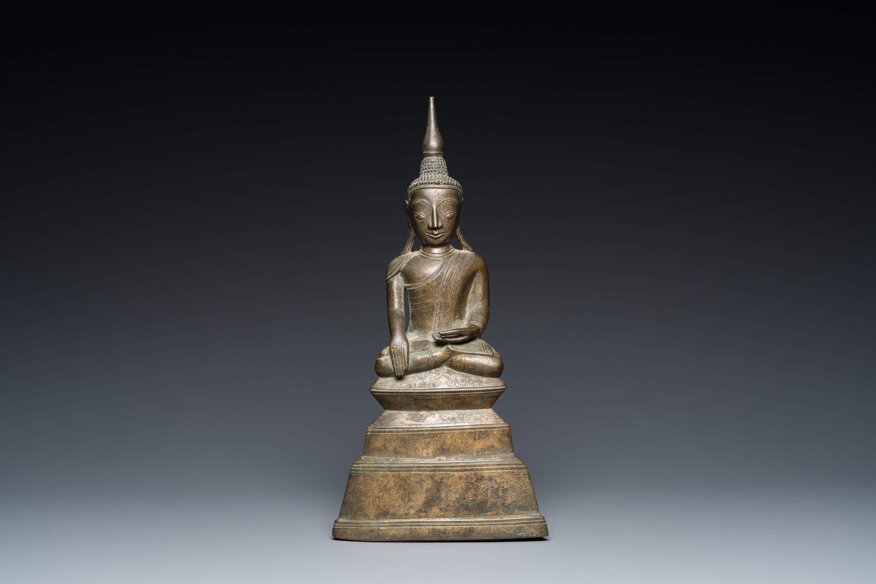 A Burmese bronze Shan-style Buddha Shakyamuni with inscription, Konbaung dynasty, 18th C. - Image 2 of 20