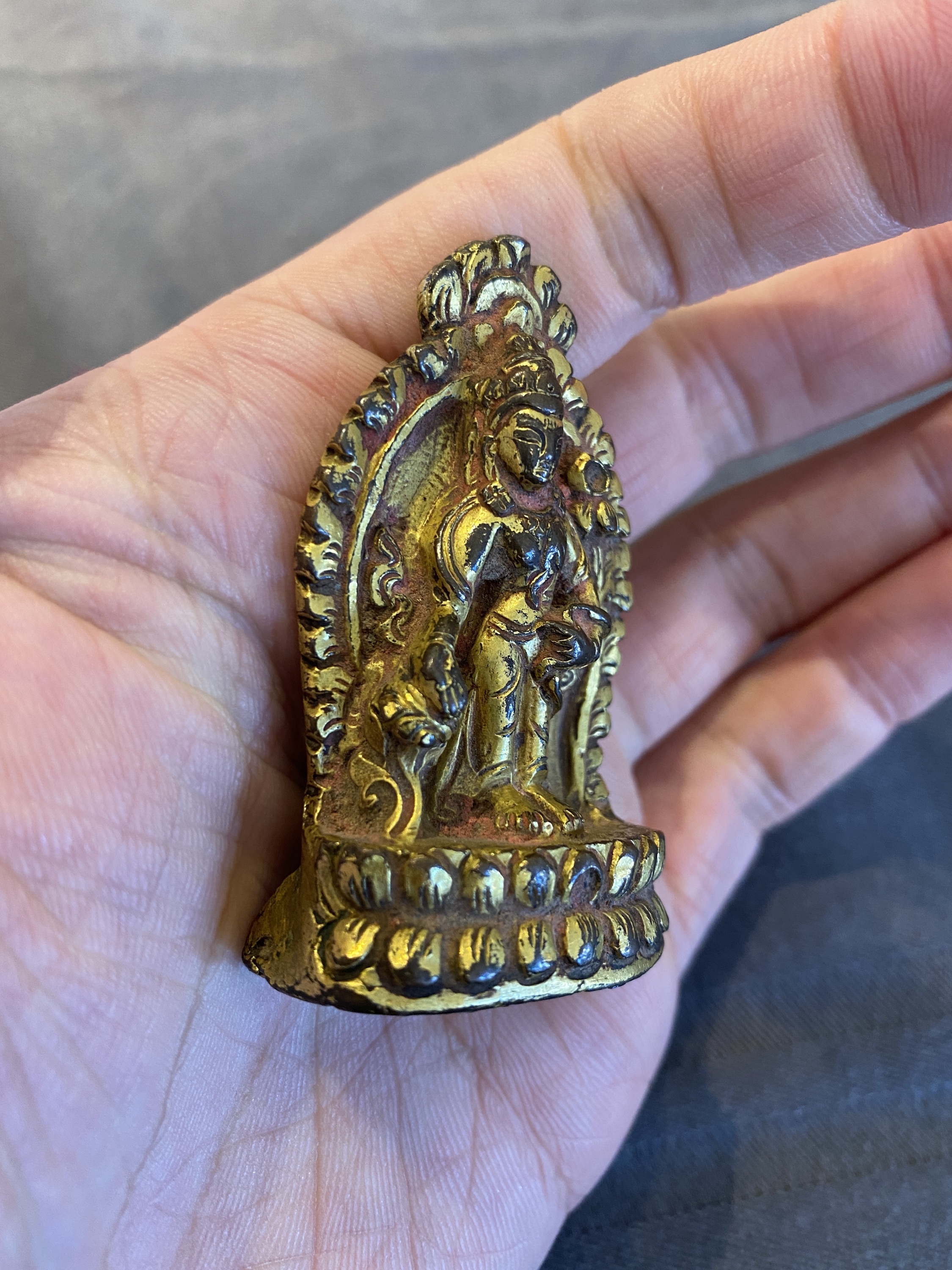 A lacquered gilt bronze miniature Buddha, Tibet or Nepal, 15/16th C. - Image 10 of 12