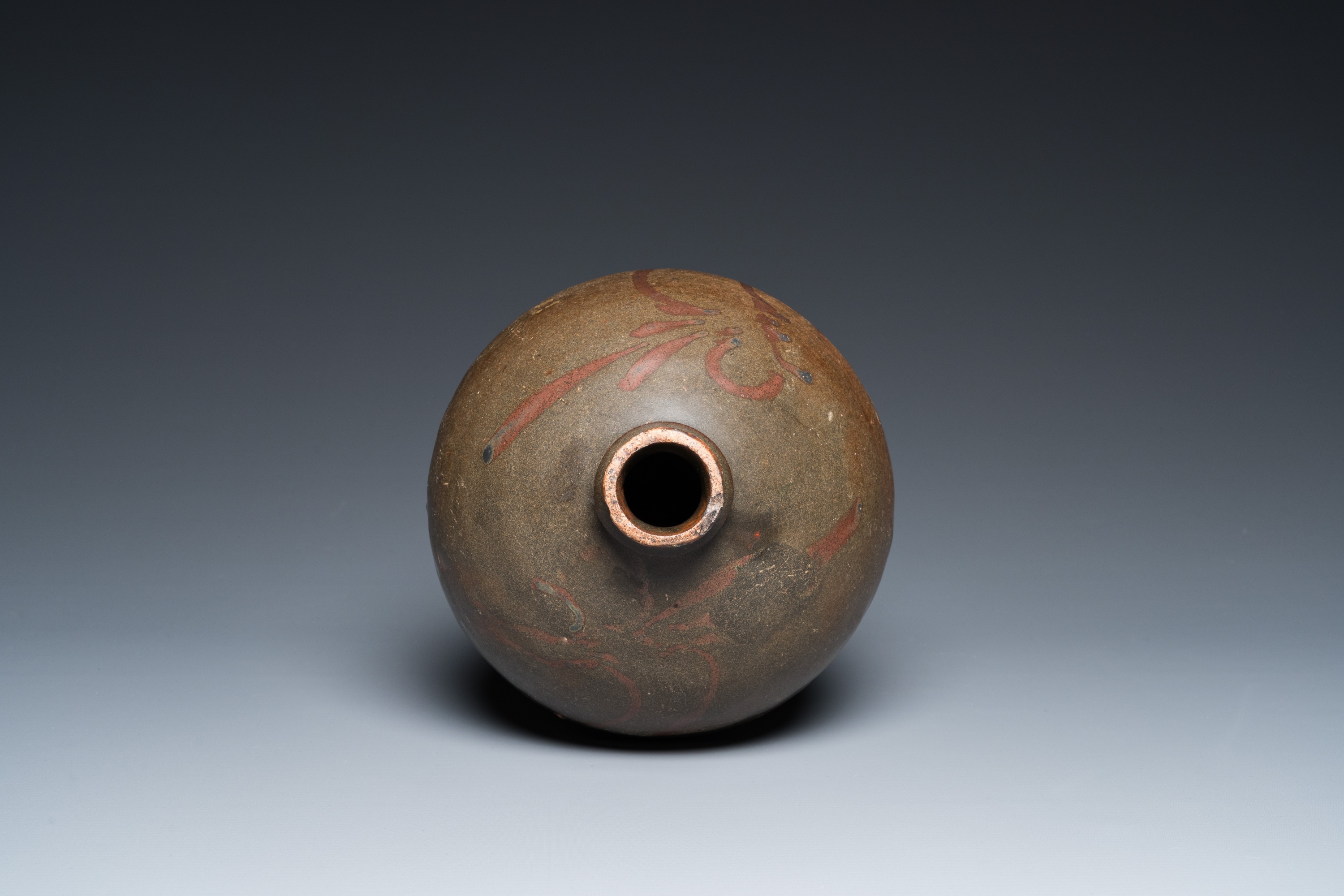 A Chinese brown-glazed globular vase with floral design, Song - Image 6 of 7