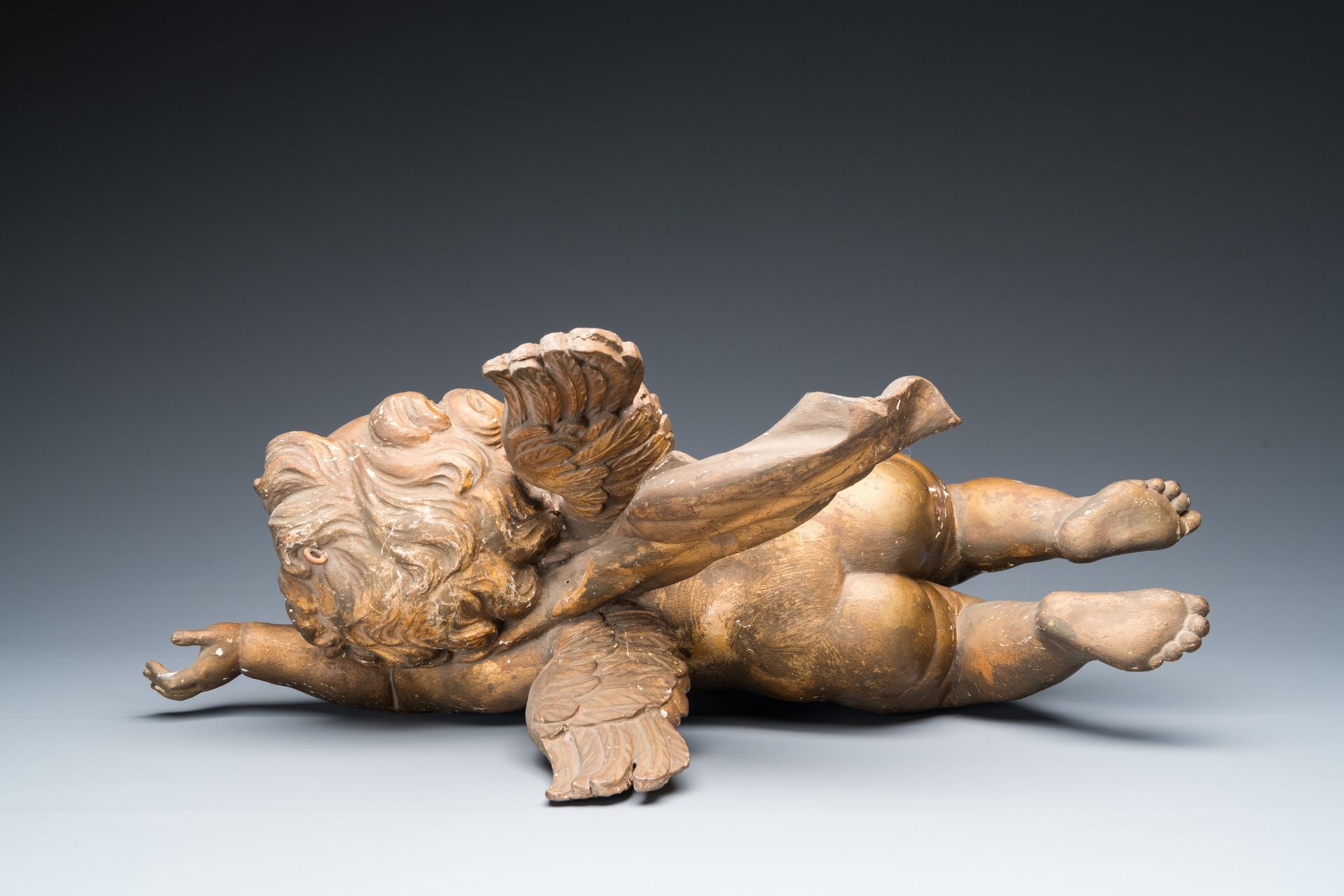 A pair of gilded wooden winged cherubs, probably Flanders, 1st half 18th C. - Image 5 of 11