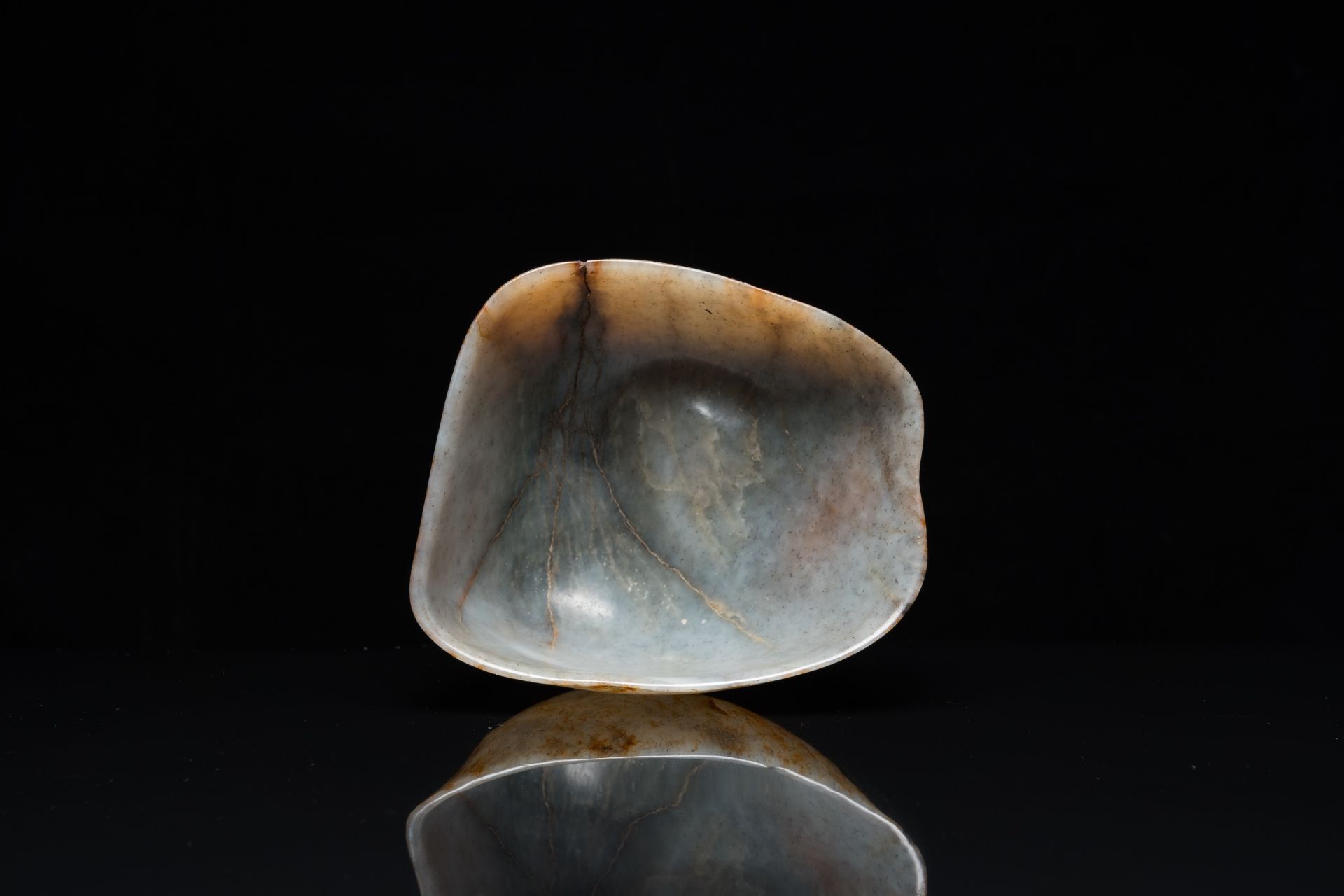 A Chinese hollowed jade libation cup on wooden stand, probably Qing - Image 8 of 25