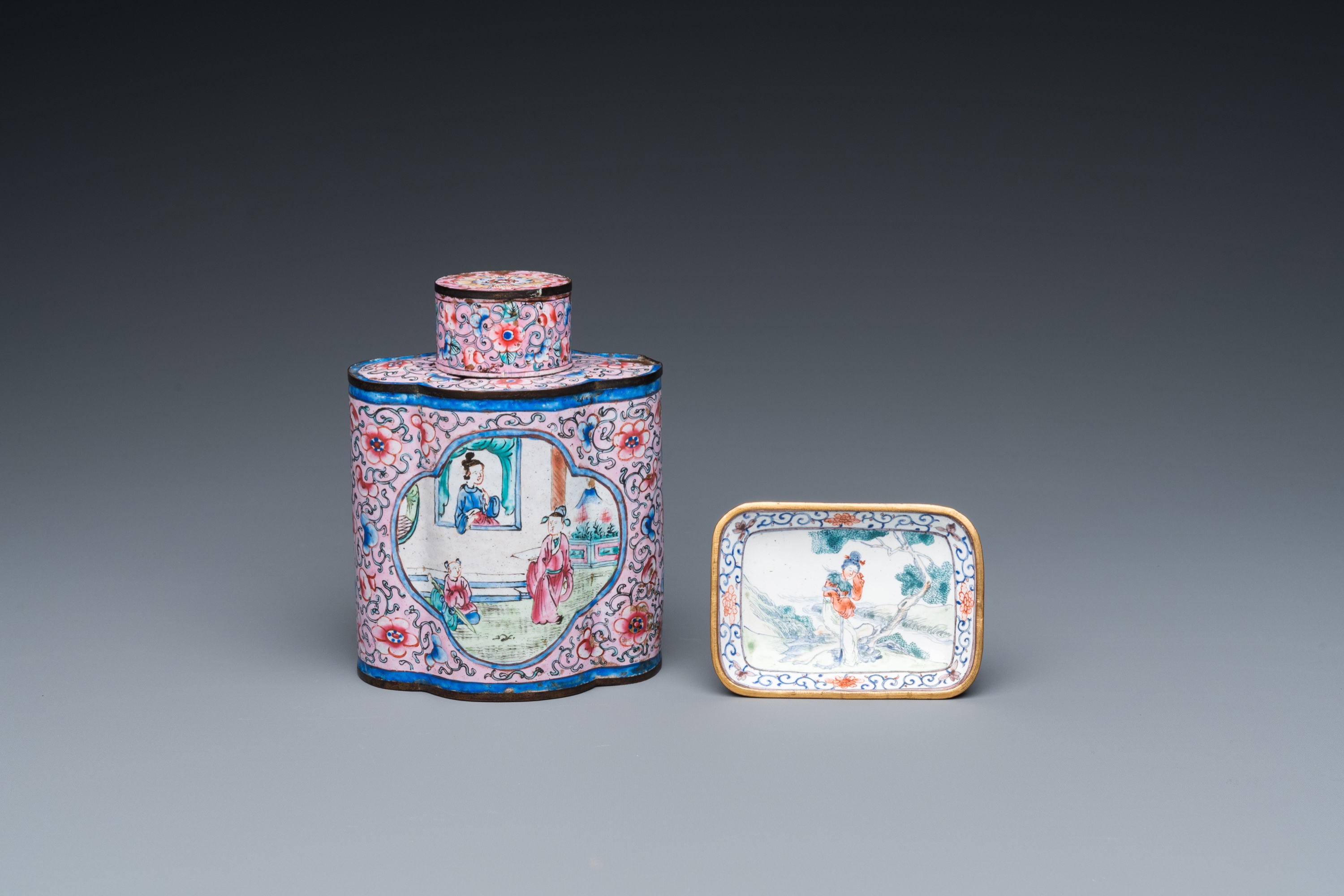 A Chinese Canton enamel tea caddy and four small dishes, 19th C. - Image 2 of 12