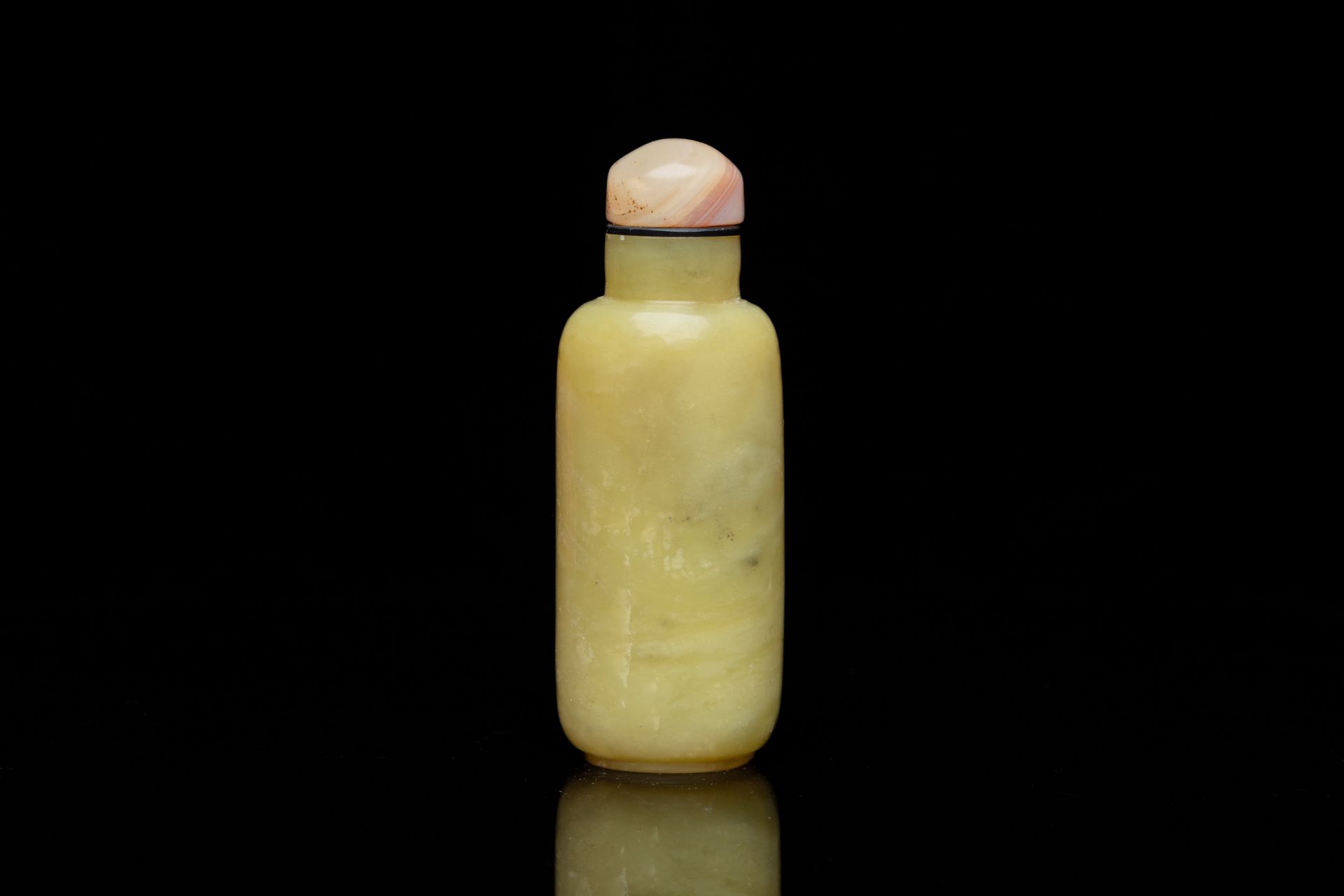 A Chinese yellow jade snuff bottle, Qing - Image 3 of 13