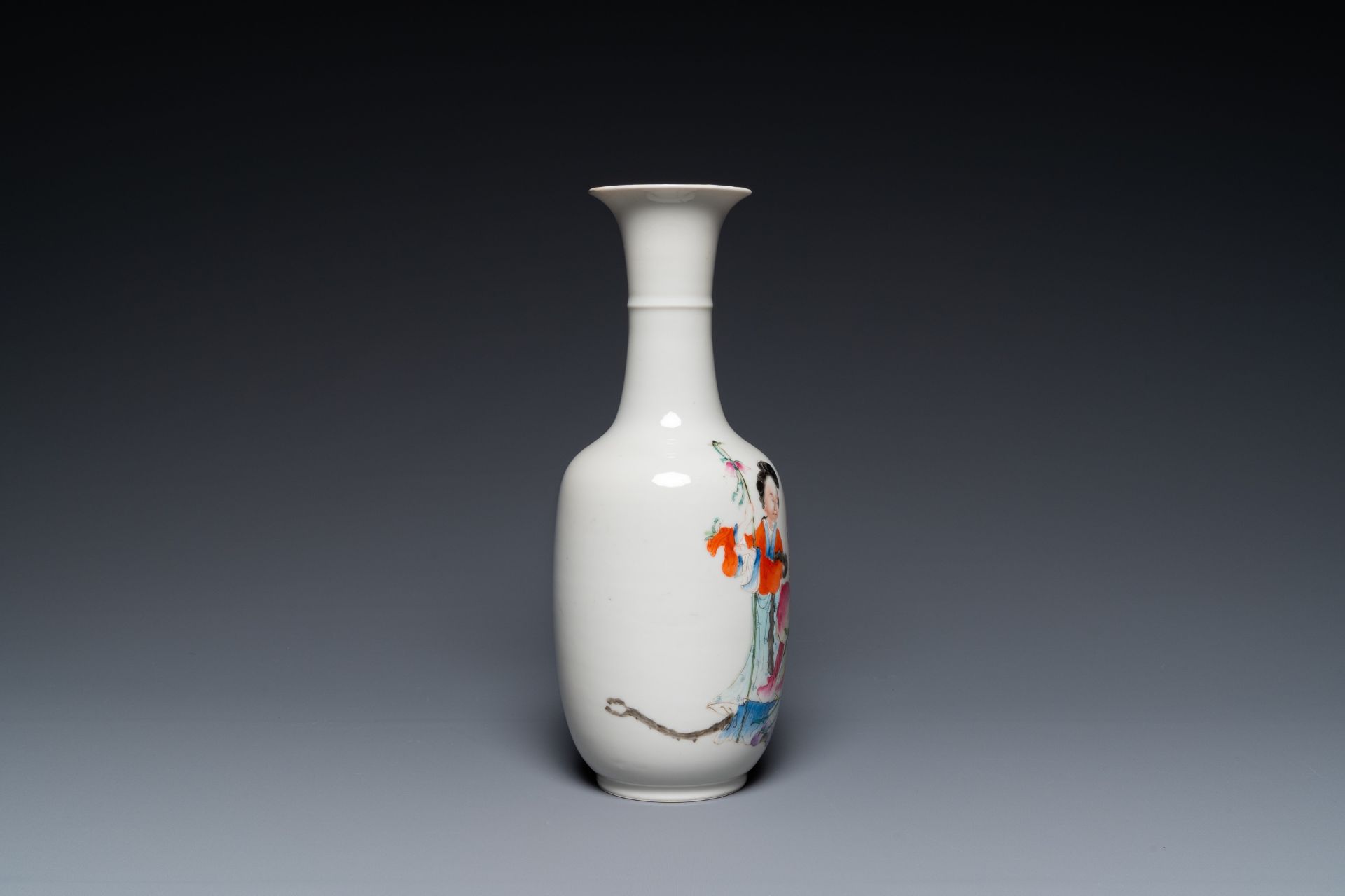 A Chinese famille rose 'Shou Lao' vase, Hongxian mark, 20th C. - Bild 2 aus 17