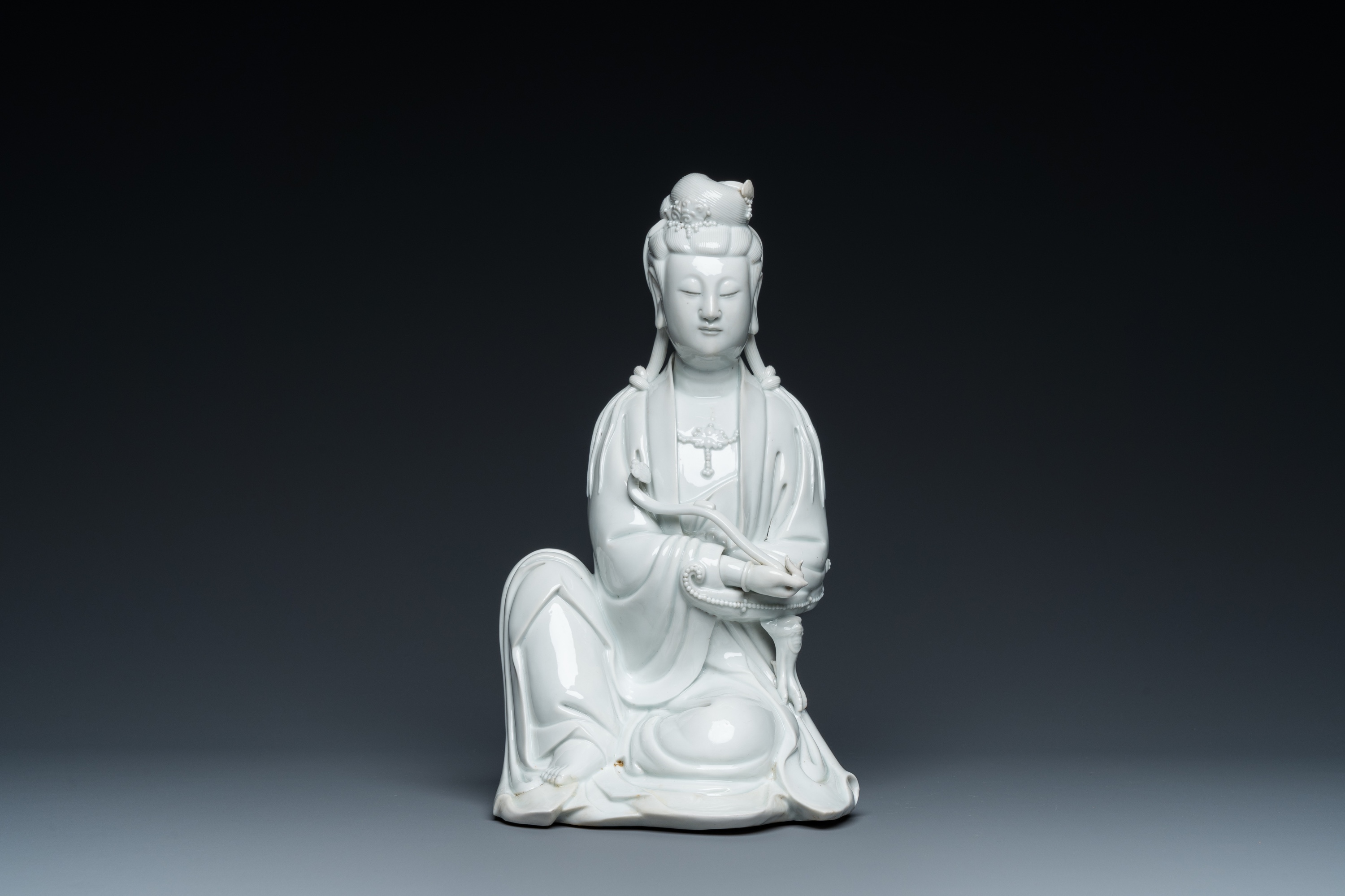 A Chinese Dehua blanc de Chine sculpture of Guanyin with a ruyi, Boji Yuren ____ mark, 19/20th C. - Image 2 of 23