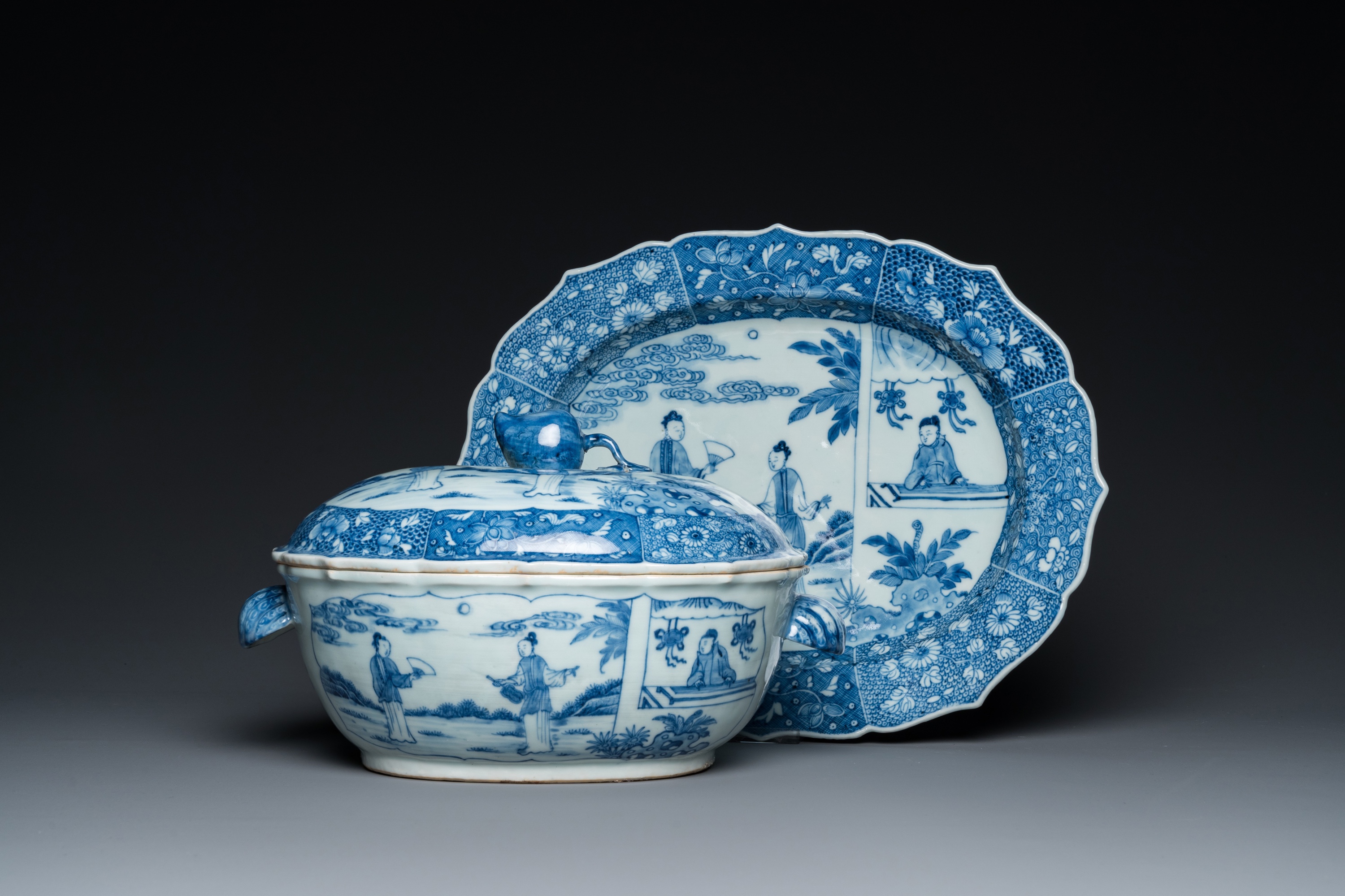 A large Chinese blue and white 'Xi Xiang Ji' tureen and cover on stand, Qianlong - Image 2 of 10