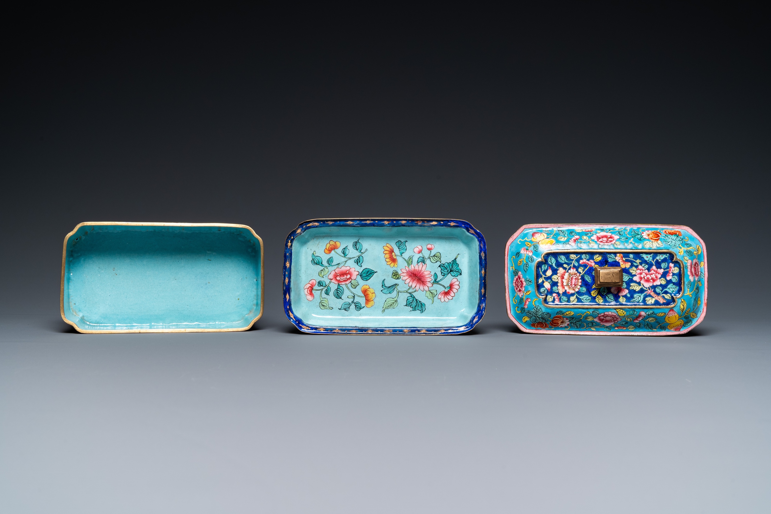 A Chinese Canton enamel covered box and interior tray for the Vietnamese market, 19th C. - Image 7 of 37