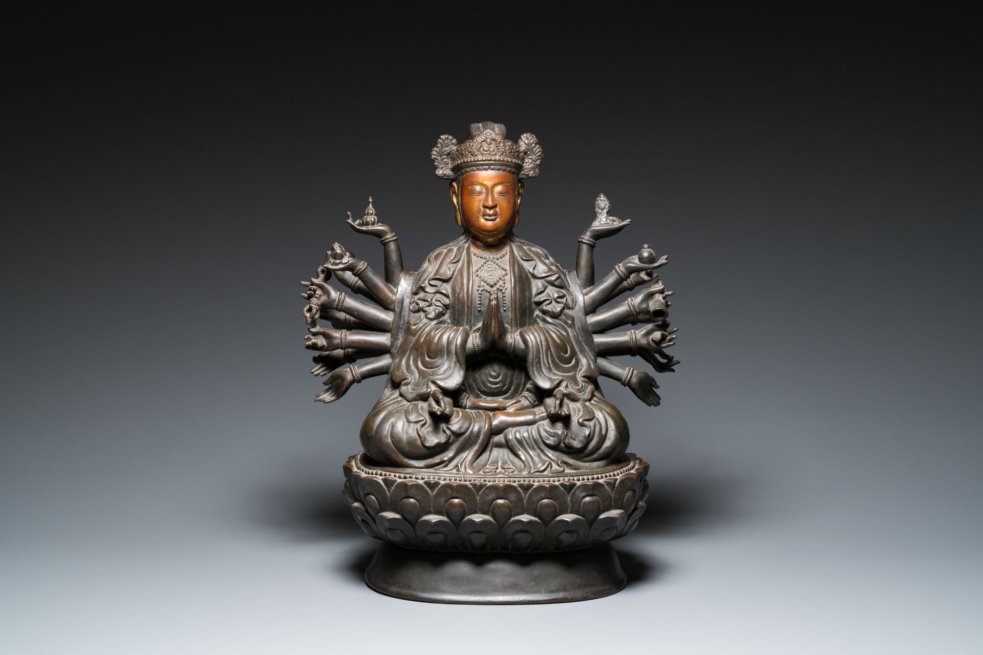 A large Vietnamese partly gilt bronze figure of Avalokitesvara with 20 arms, 19/20th C. - Image 2 of 7